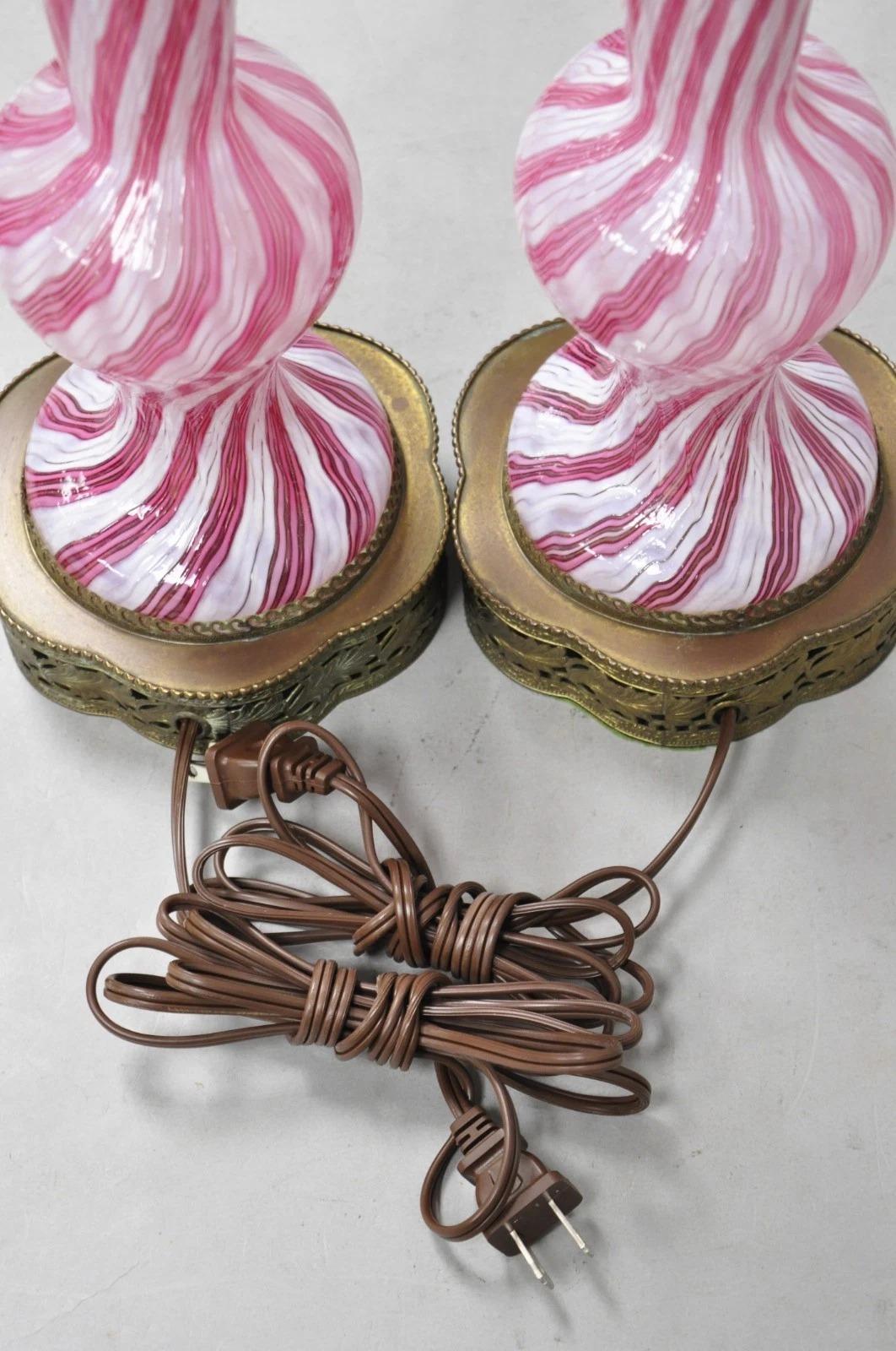 Lámpara de mesa pequeña Vintage Italian Latticino Murano Pink Ribbon Swirl Glass - Pareja en venta 5