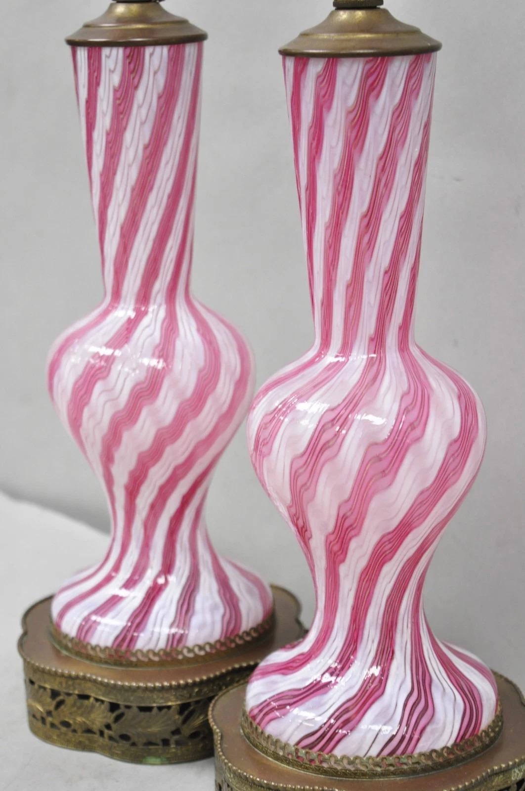 Lámpara de mesa pequeña Vintage Italian Latticino Murano Pink Ribbon Swirl Glass - Pareja en venta 6