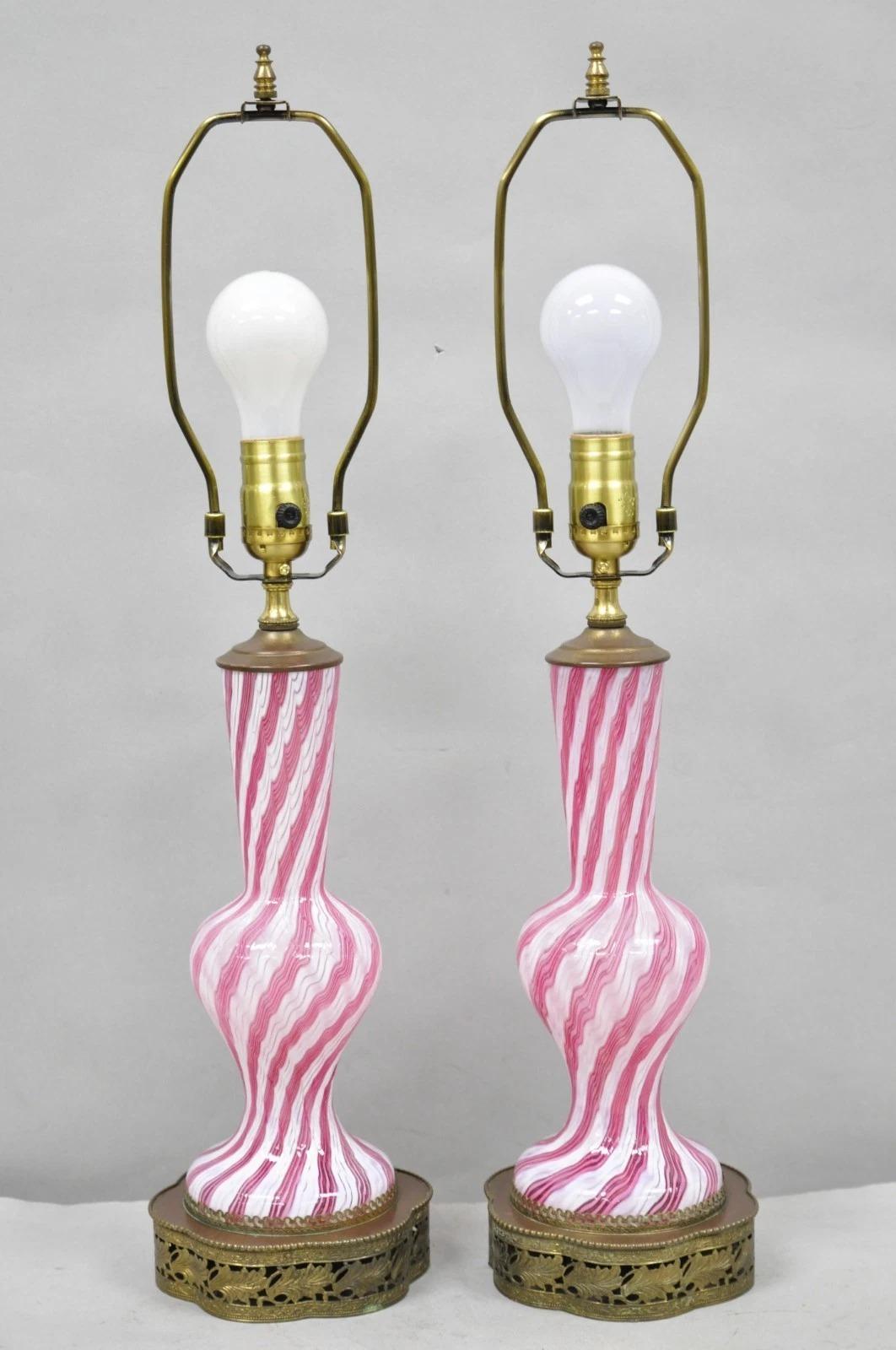 Lámpara de mesa pequeña Vintage Italian Latticino Murano Pink Ribbon Swirl Glass - Pareja en venta 7