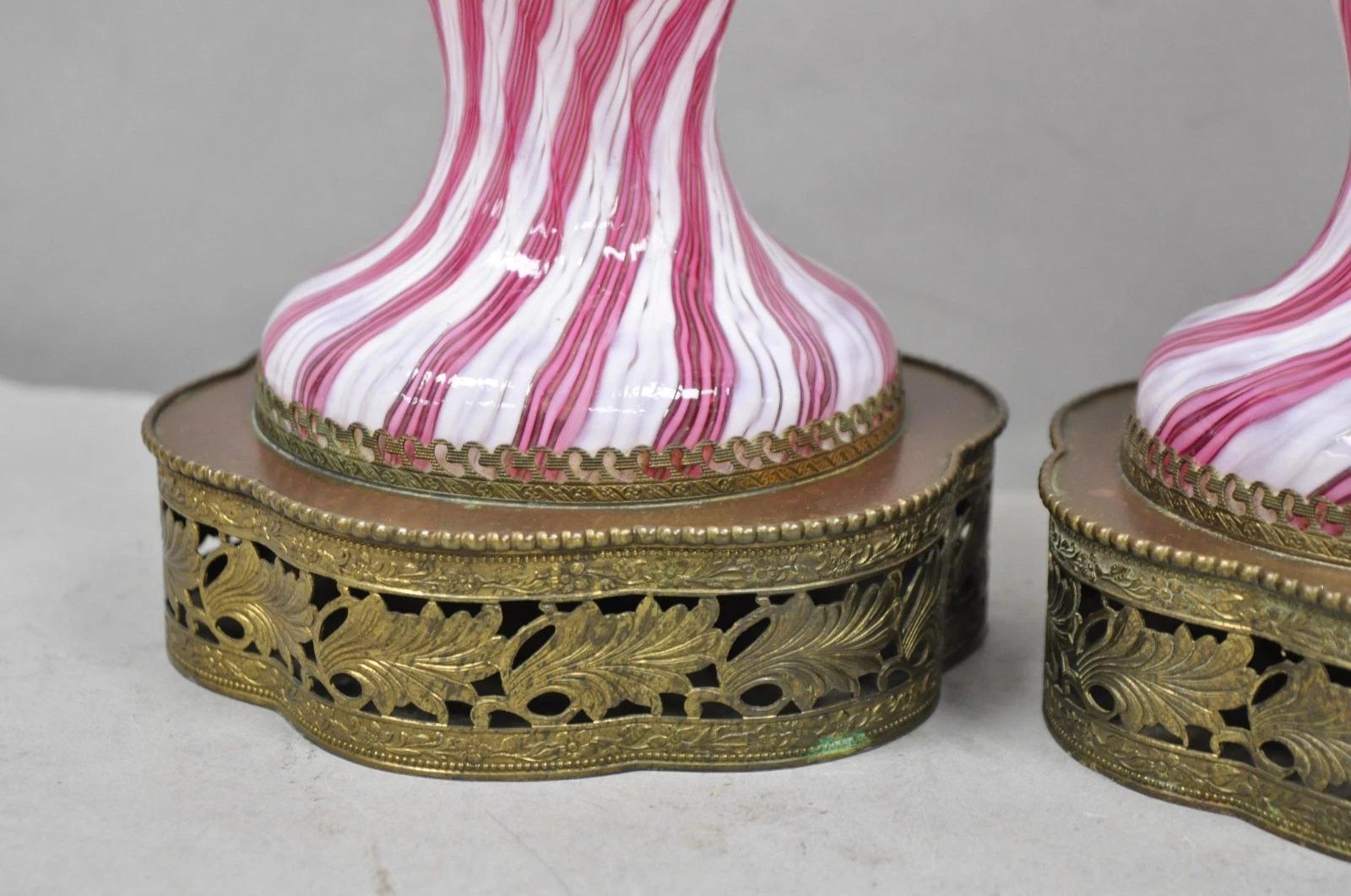 Lámpara de mesa pequeña Vintage Italian Latticino Murano Pink Ribbon Swirl Glass - Pareja en venta 1