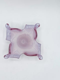 Plato de vidrio artístico Vintage Italian Lavender con bordes arremolinados de V.A.N. Crystal