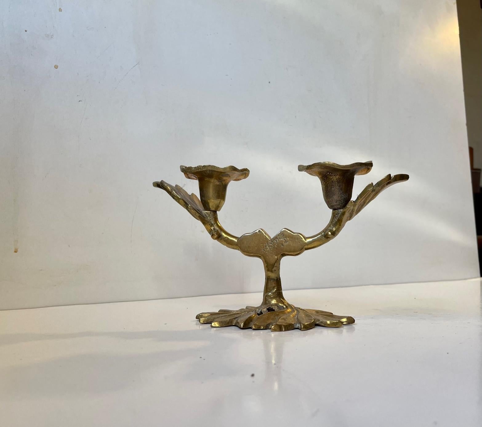 Naturalistically shaped candleholder in solid brass. Cast with leaf details to the base and both sides/arms. Made in Italy circa 1970-80. Measurements: W: 20 cm, H: 12 cm.