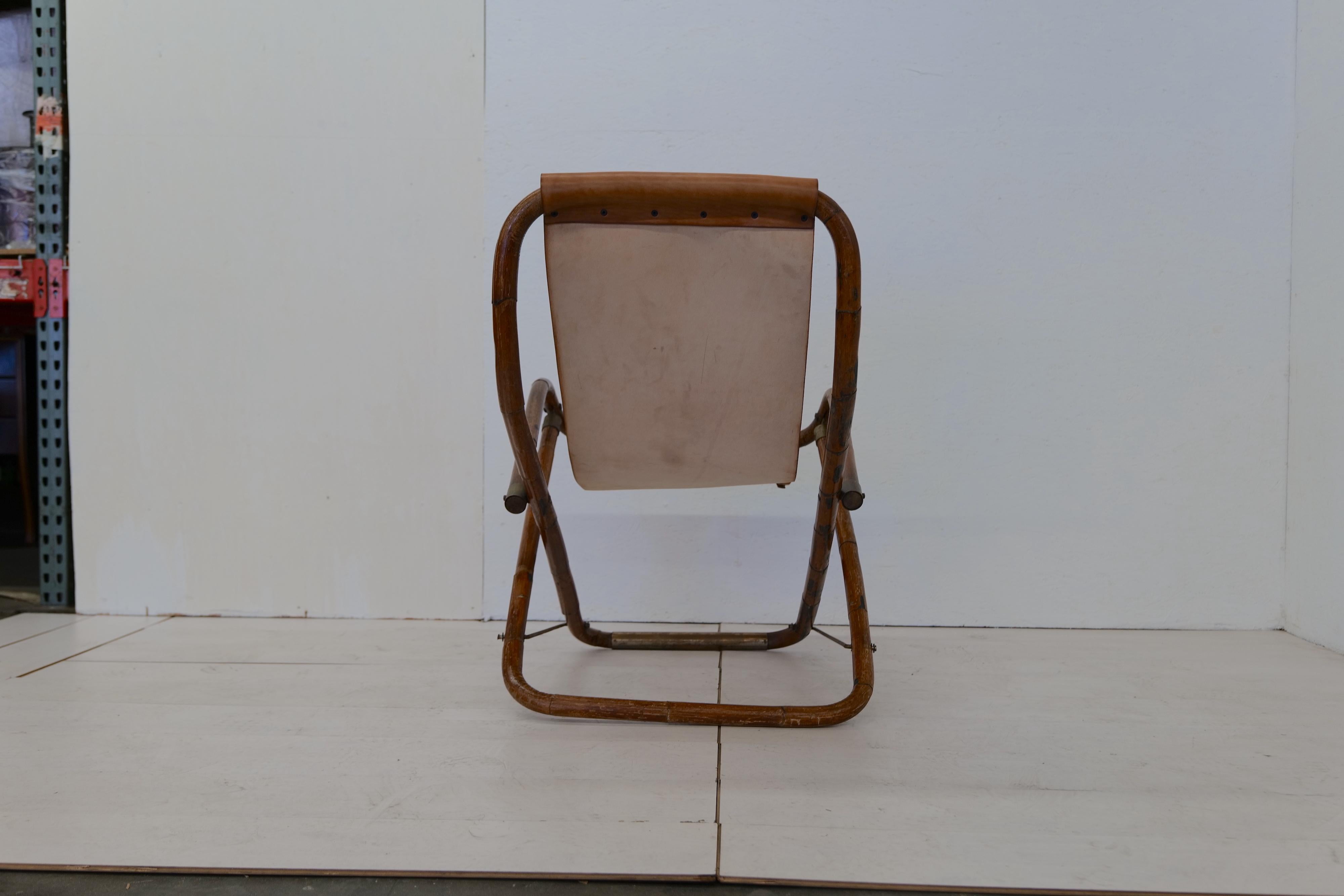 Chaise à bascule italienne vintage en cuir et bois des années 1960 en vente 4