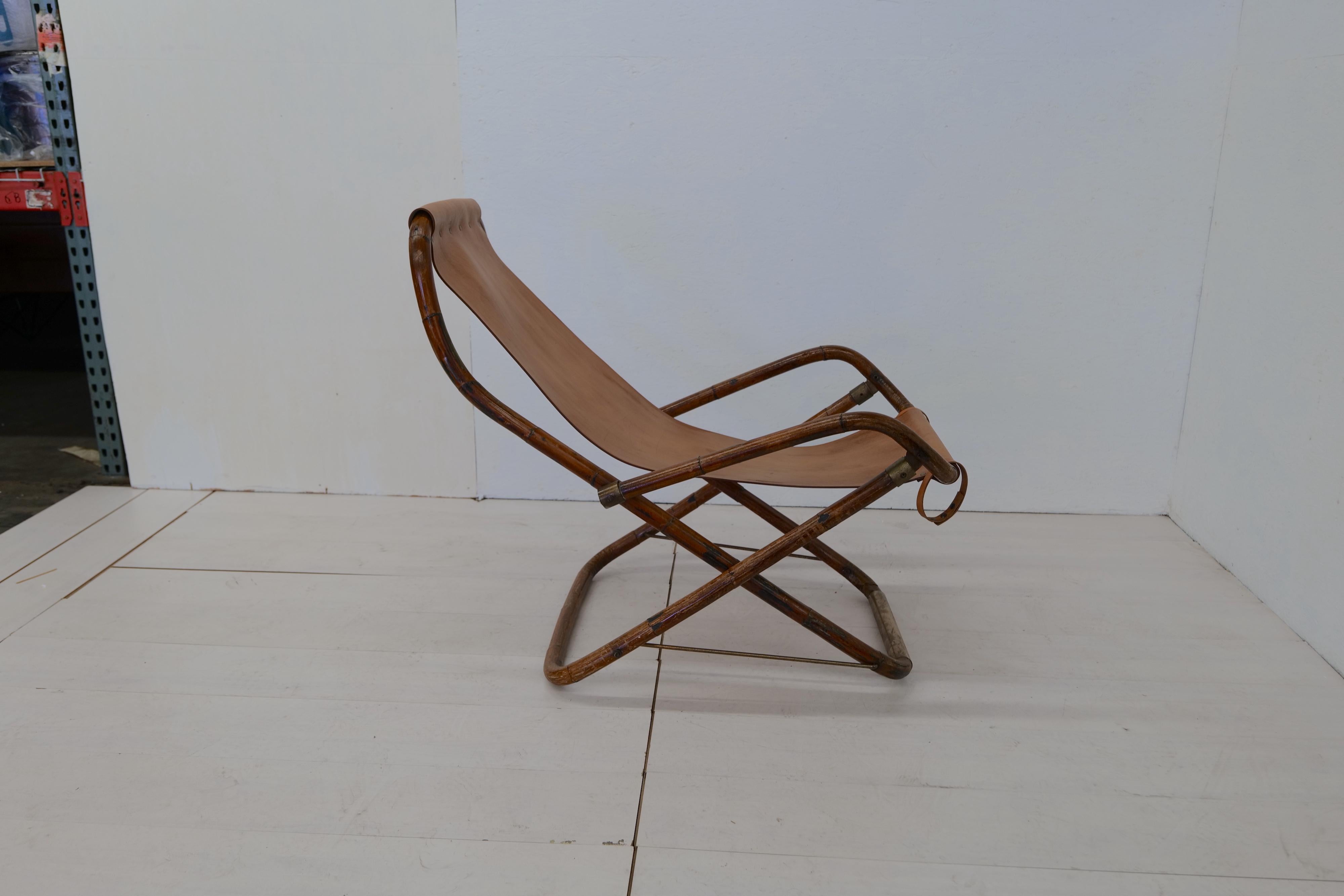 Milieu du XXe siècle Chaise à bascule italienne vintage en cuir et bois des années 1960 en vente