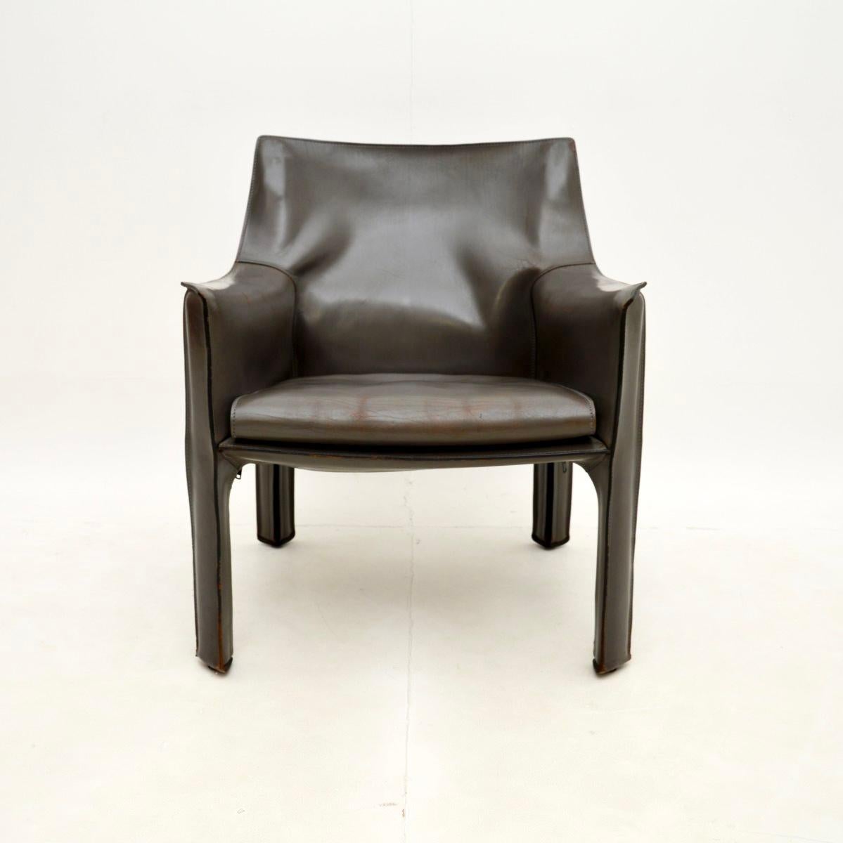 Un elegante e icónico sillón CAB de cuero italiano vintage de Mario Bellini. Fabricado en Italia por Cassina, data de la década de 1970.

Es de una calidad asombrosa y además es comodísima. Tiene un diseño muy elegante y resulta increíble desde