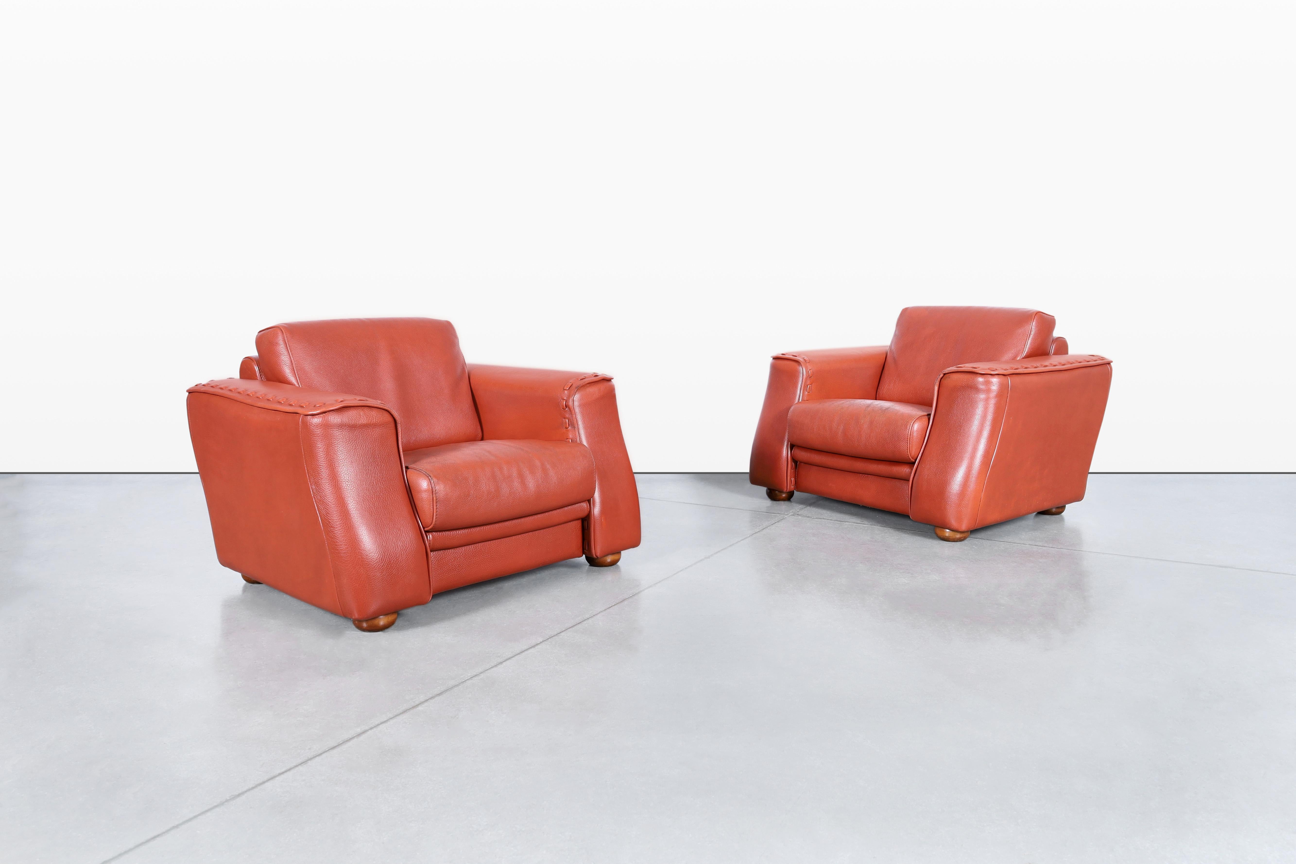 A beautiful pair of vintage leather lounge chairs, elegantly designed by Formenti in Italy during the 1980s. Crafted from rich, thick Italian leather, these chairs not only feature a luxurious feel but also showcase exquisite detailing, particularly