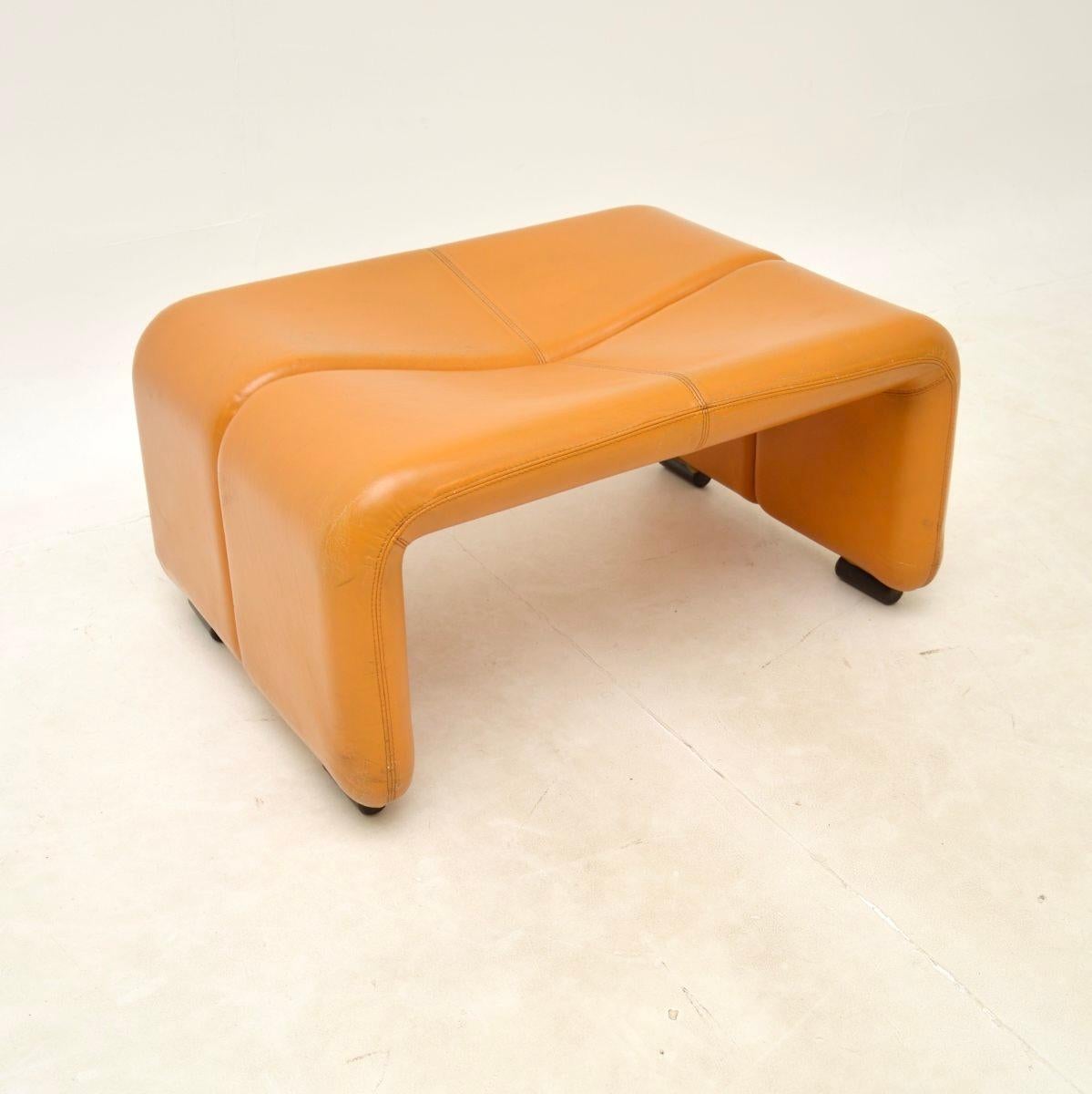 Sofa et tabouret Coronado italiens vintage par C&B Italia en vente 4