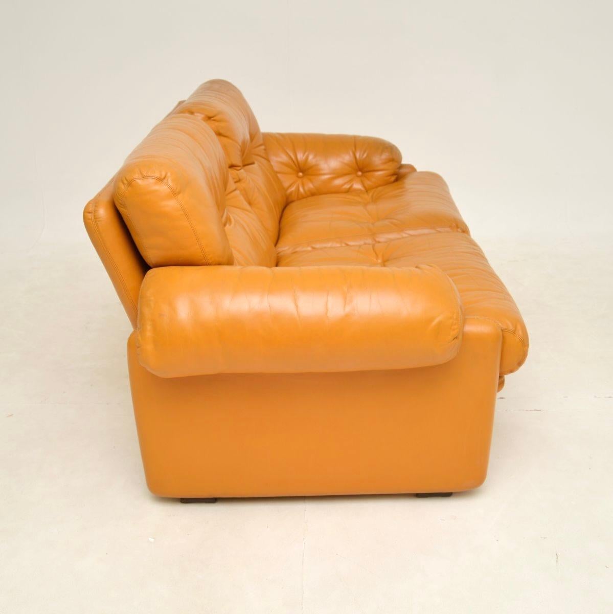 Vintage Italian Leather Coronado Sofa and Stool by C&B Italia In Good Condition For Sale In London, GB