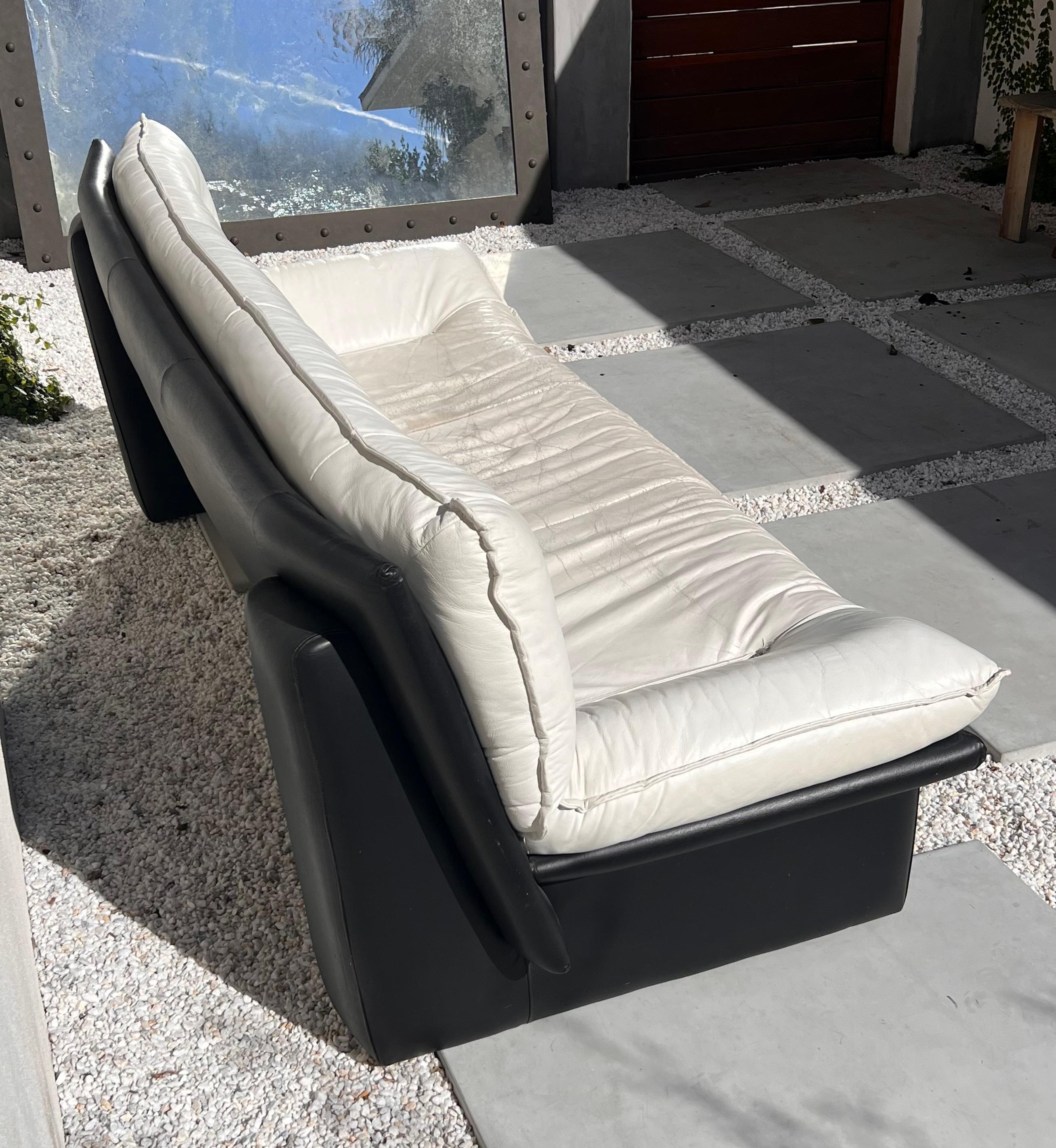 Vintage Italian Leather Postmodern Sofa by Nicoletti Salotti, circa 1980 3