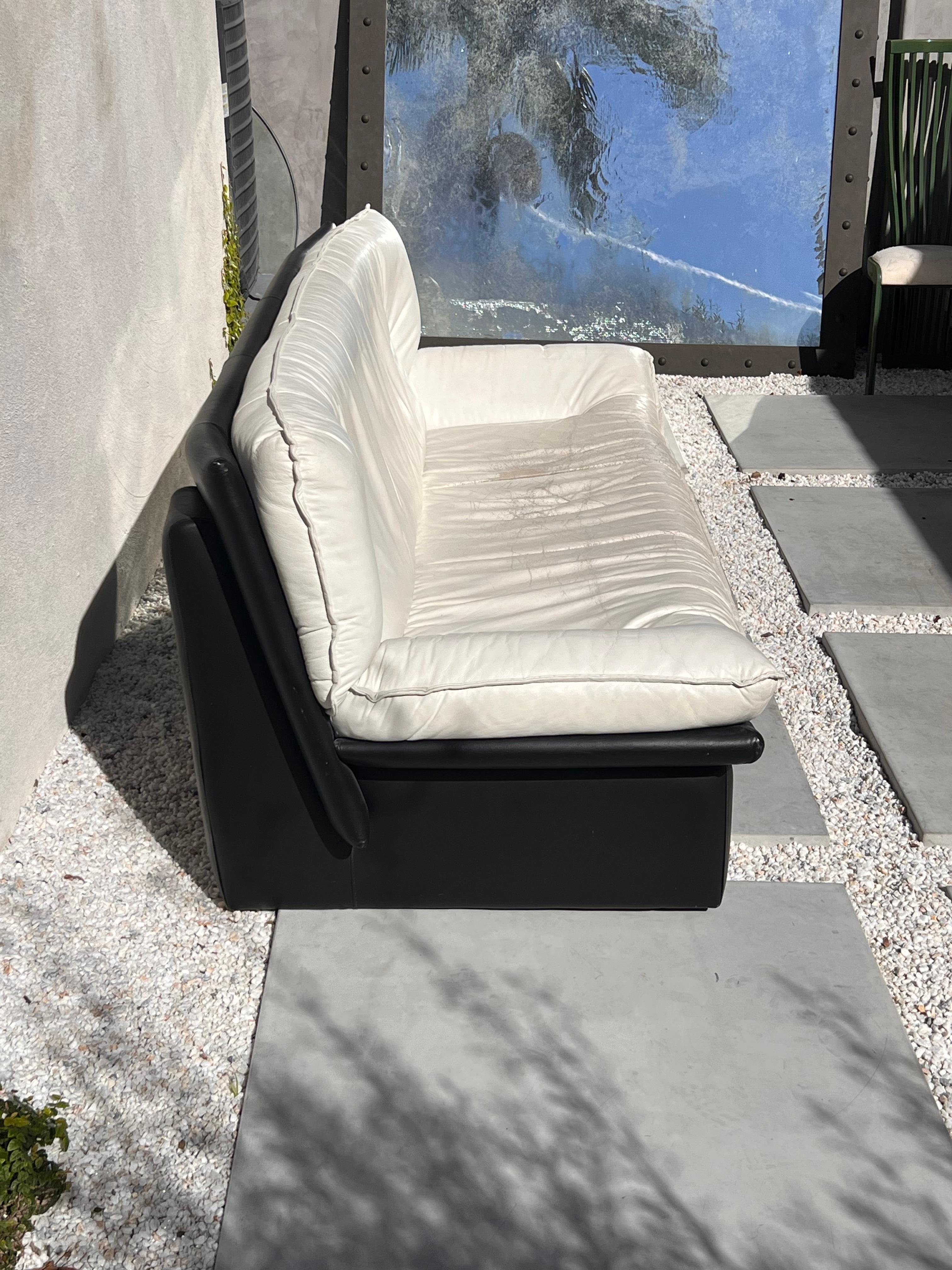 Vintage Italian Leather Postmodern Sofa by Nicoletti Salotti, circa 1980 4