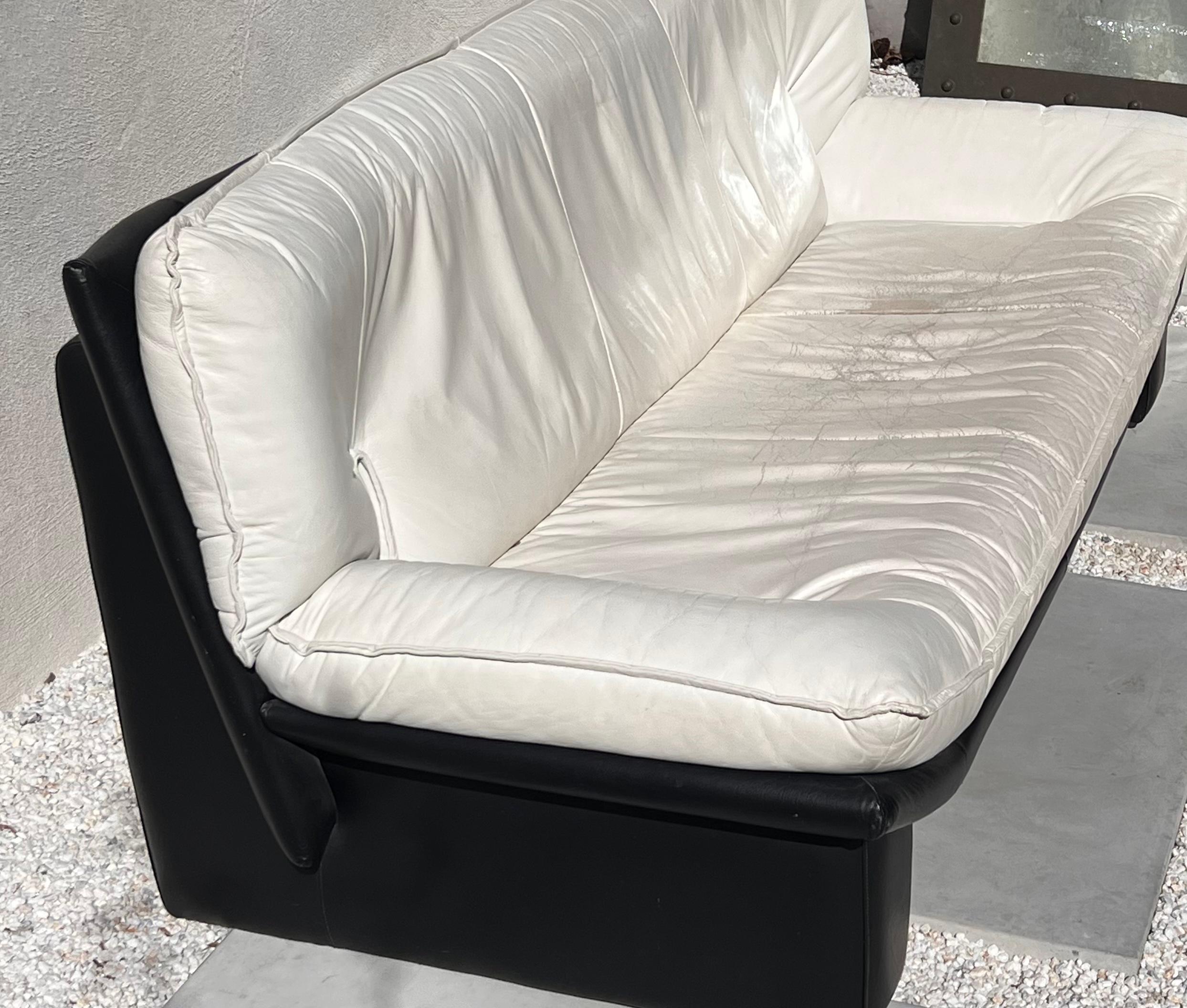 Vintage Italian Leather Postmodern Sofa by Nicoletti Salotti, circa 1980 6