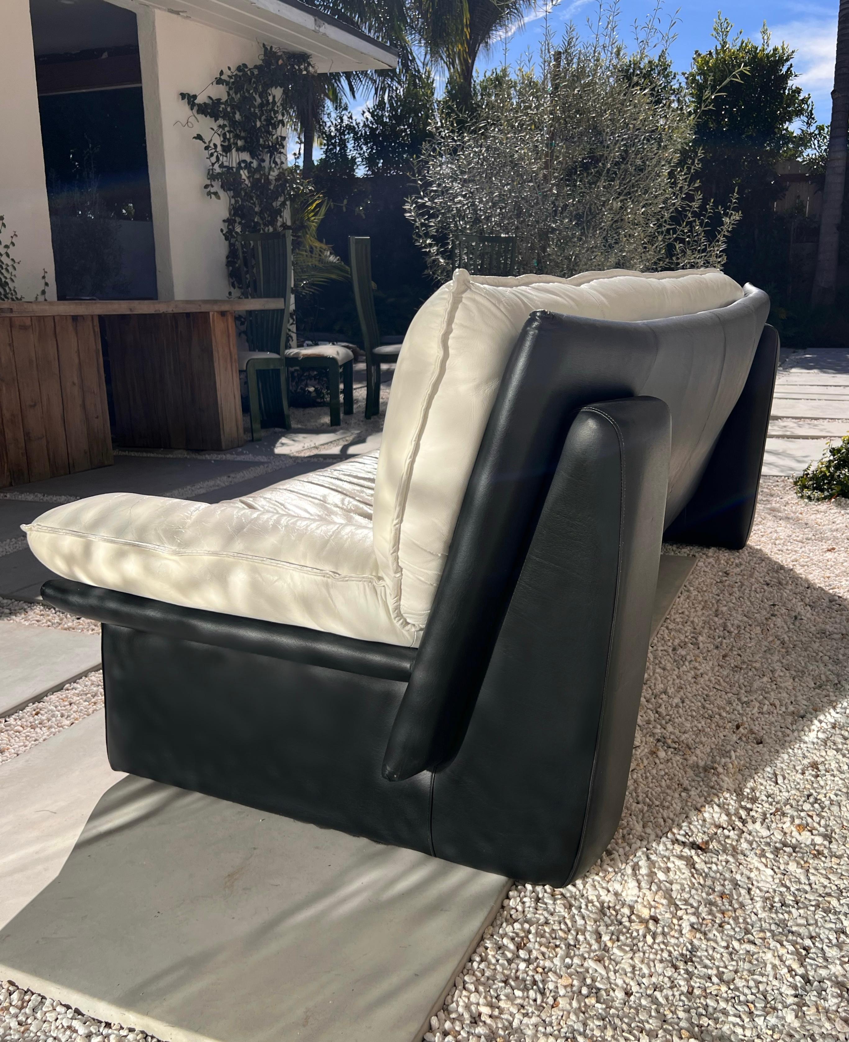 Vintage Italian Leather Postmodern Sofa by Nicoletti Salotti, circa 1980 8