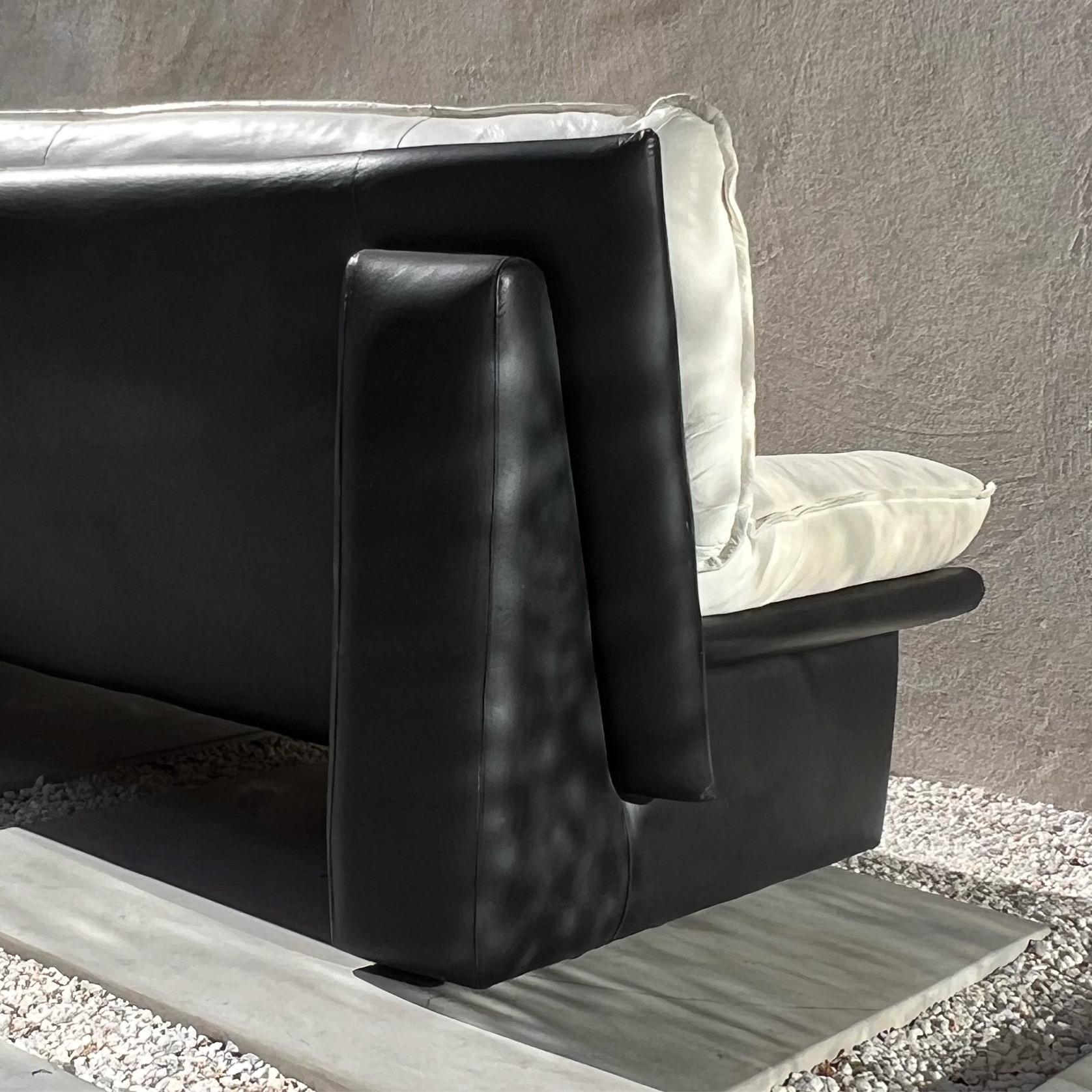 Vintage Italian Leather Postmodern Sofa by Nicoletti Salotti, circa 1980 9