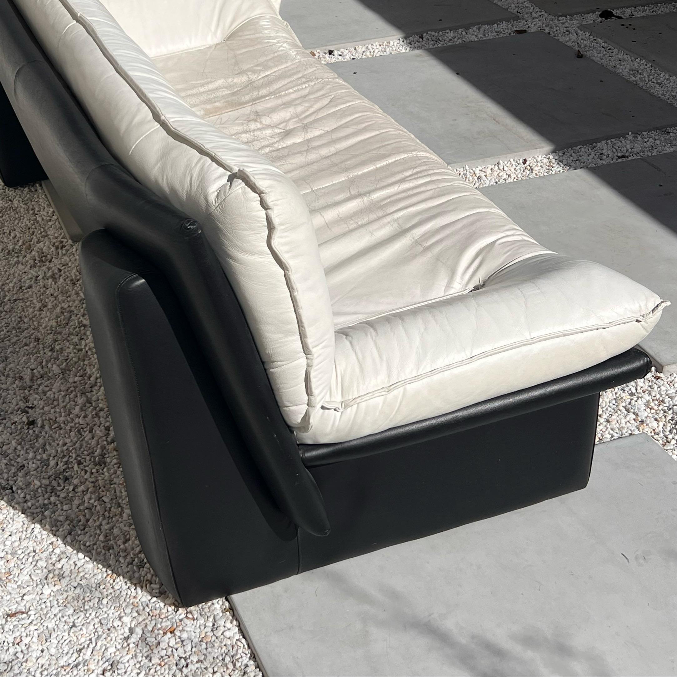 Vintage Italian Leather Postmodern Sofa by Nicoletti Salotti, circa 1980 10