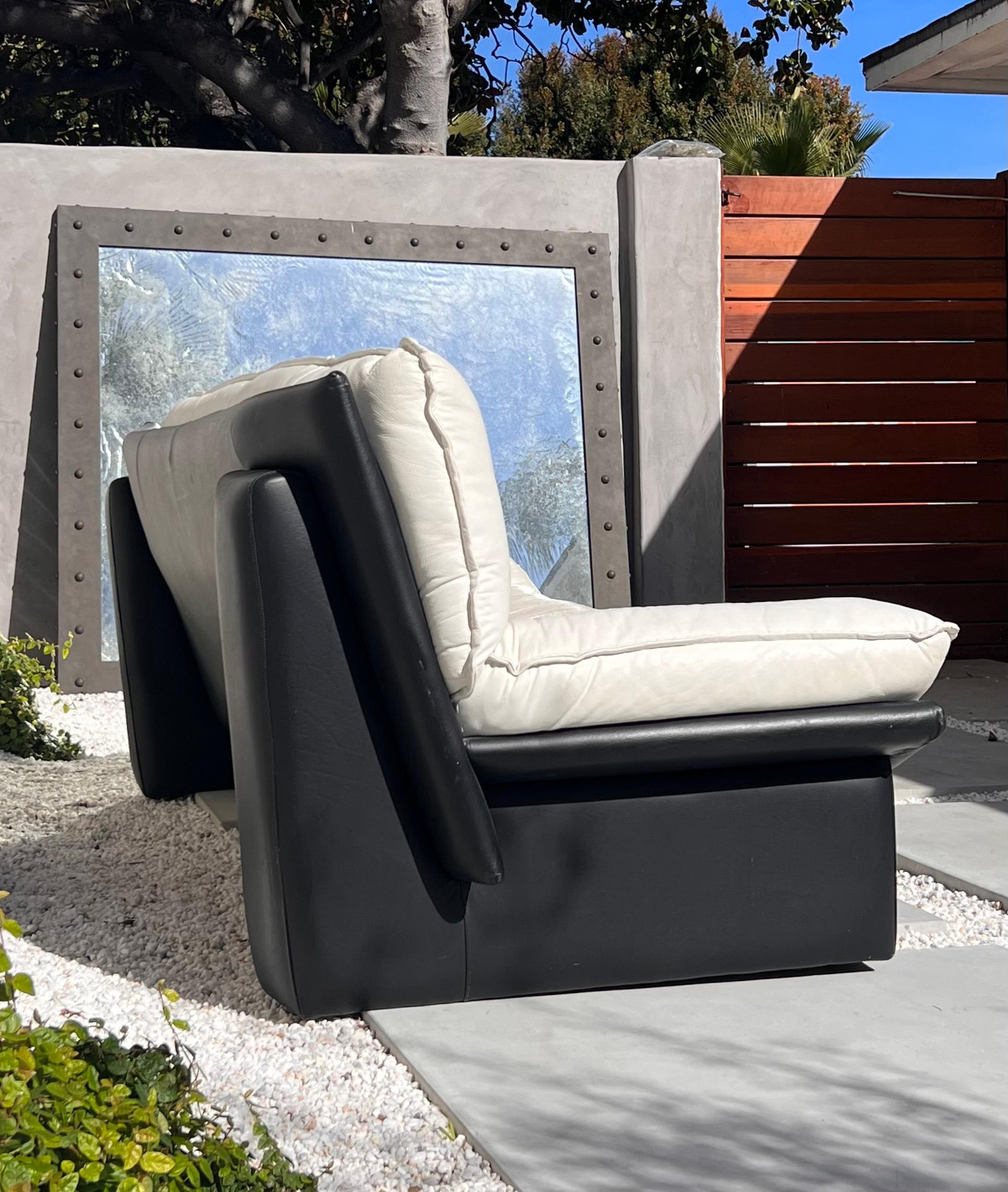 Vintage Italian Leather Postmodern Sofa by Nicoletti Salotti, circa 1980 1