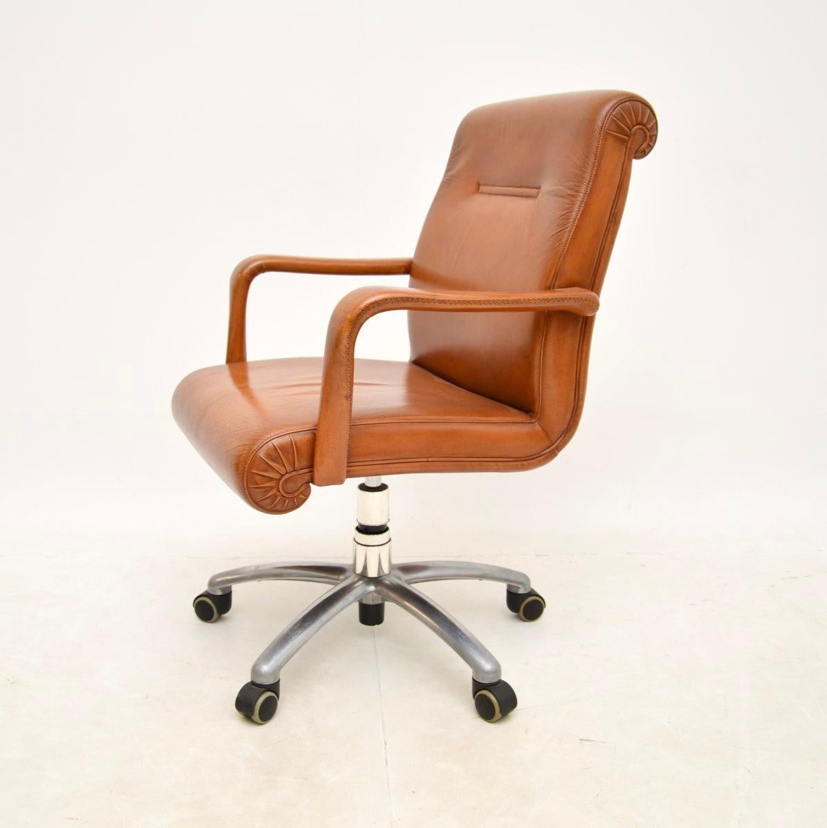 Vintage Italian Leather Swivel Desk Chair by Poltrona Frau In Good Condition For Sale In London, GB