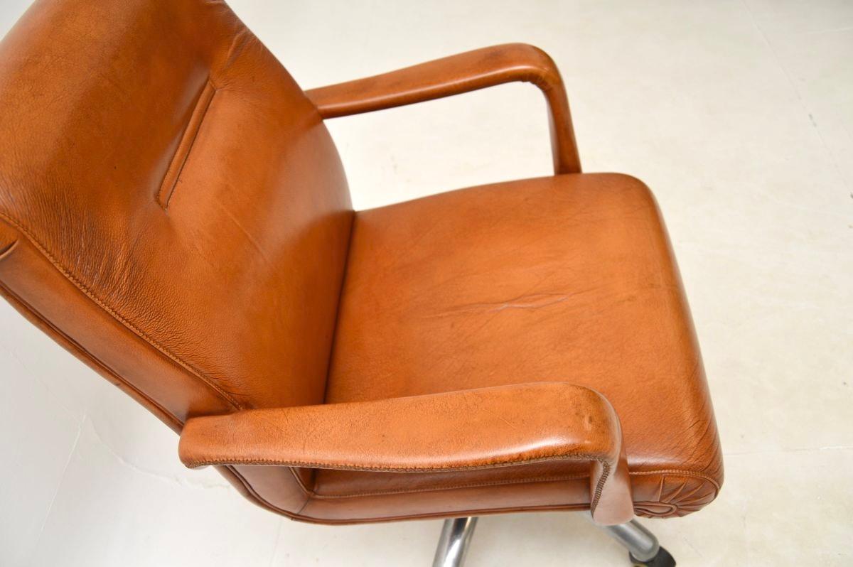 Vintage Italian Leather Swivel Desk Chair by Poltrona Frau For Sale 1