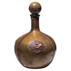 Vintage Italian Leather Wrapped Green Decanter With Musical Horn (Carafe à décanter verte avec corne musicale)