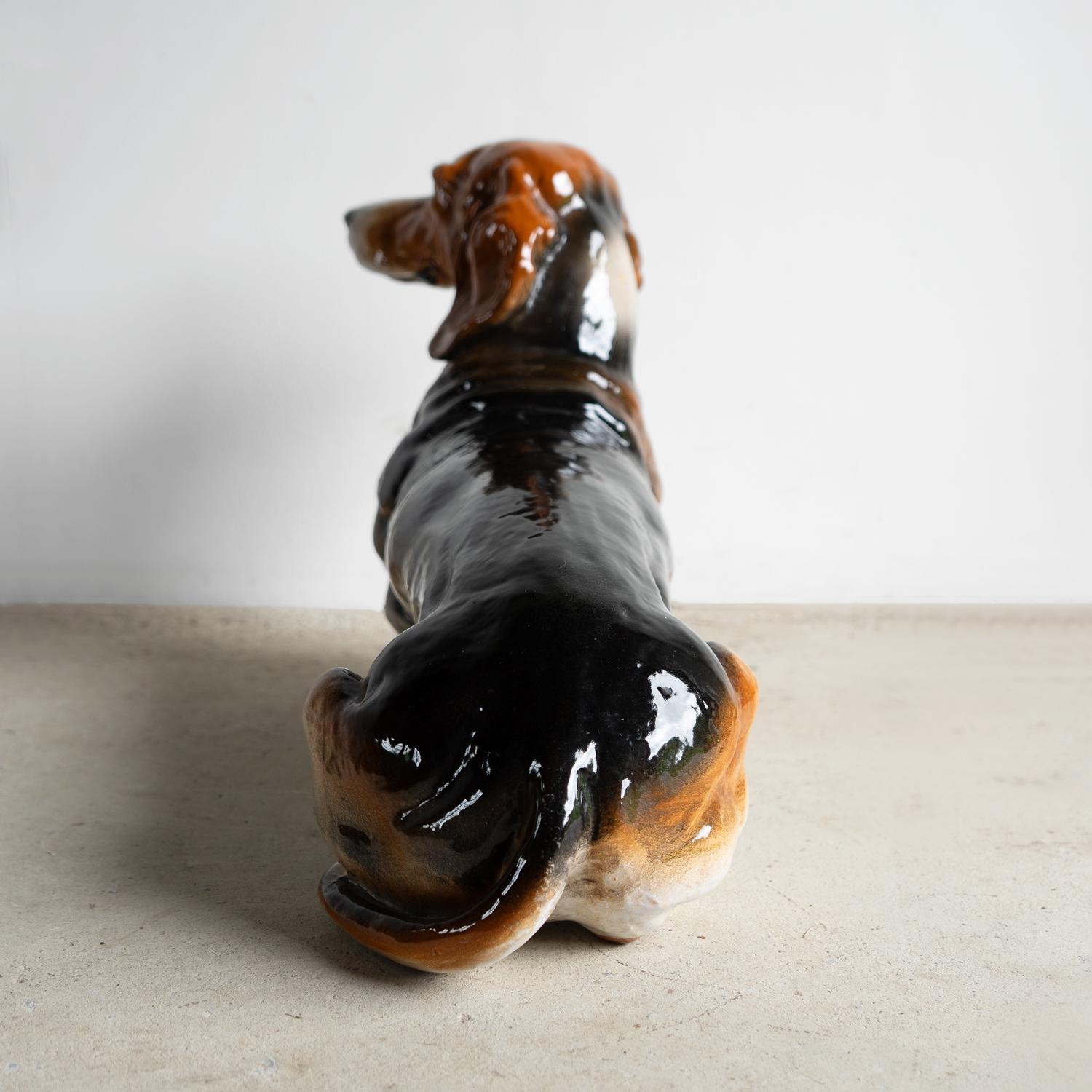 Scultura a grandezza naturale di bassotto in ceramica italiana, 1960 Mid Century Sausage Dog In condizioni buone in vendita a Bristol, GB