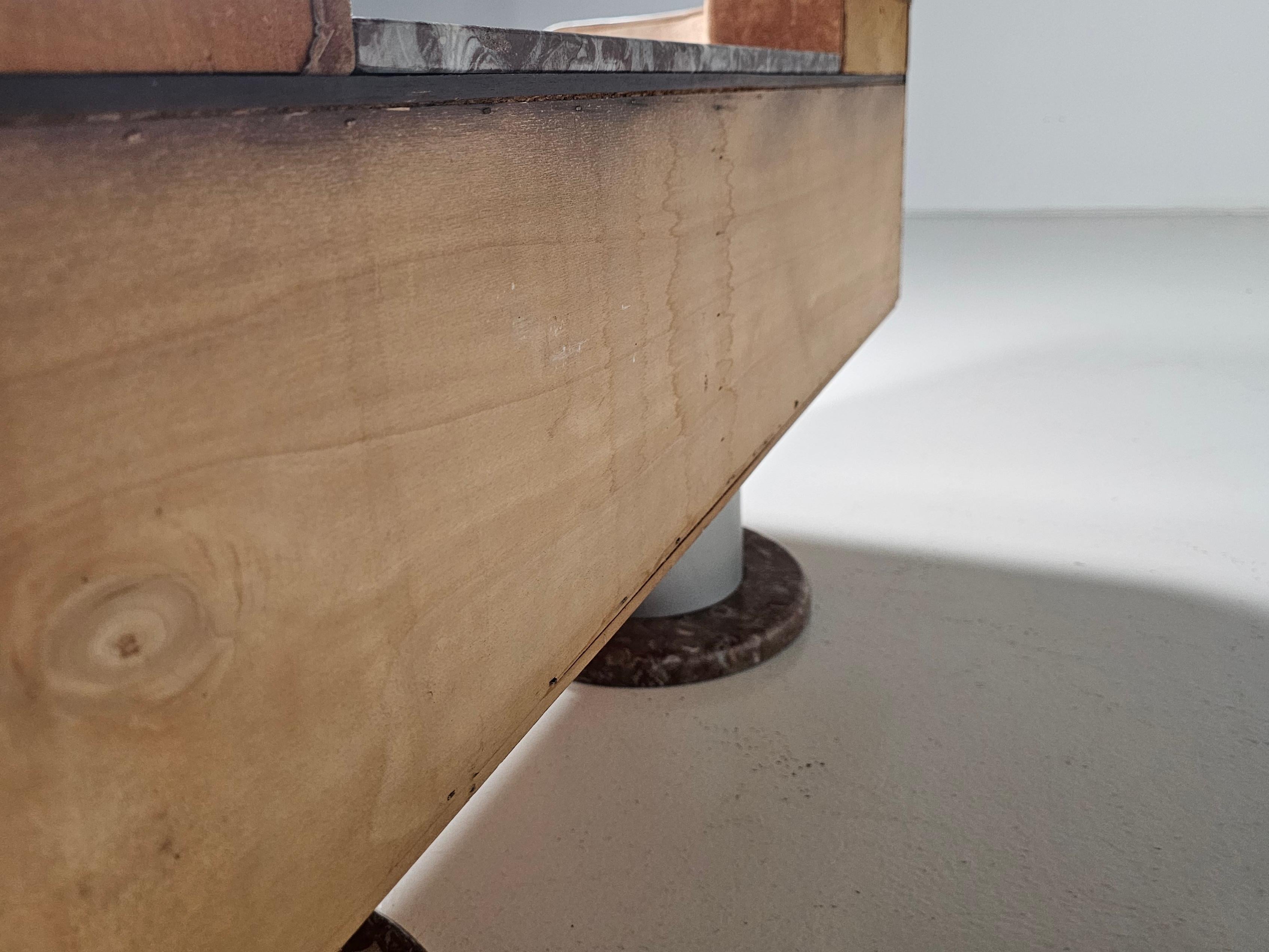 Vintage Italian lowboard made from red marble, suède & steel, 1970s en Bueno estado para la venta en amstelveen, NL