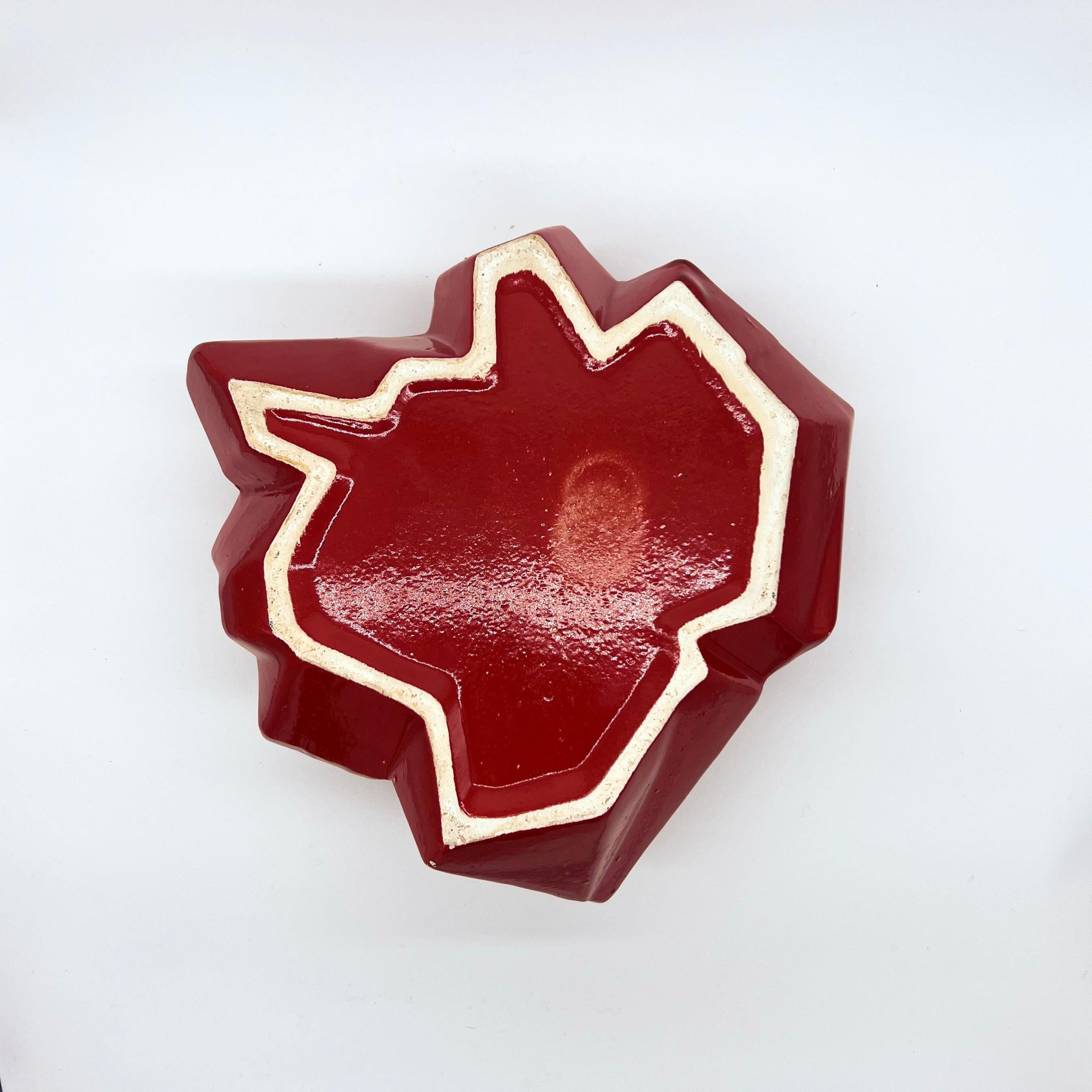 Vintage Italian Made Abstract Red Hand Painted Ceramic Bowl/Valet Tray, 1970s In Good Condition For Sale In Milano, IT