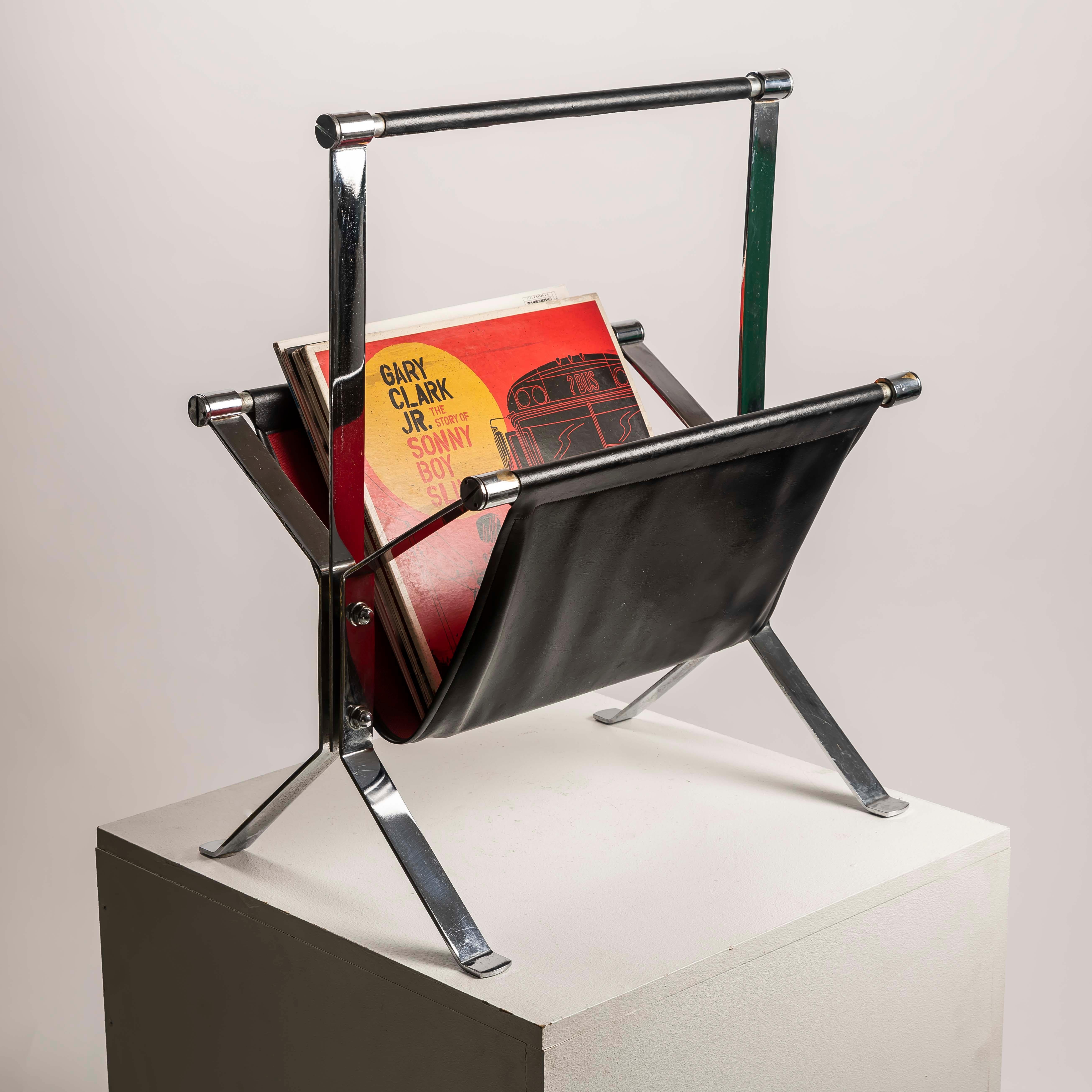 Space Age Vintage italian Magazine Rack designed by Alessandro Albrizzi, Italy 1970s For Sale