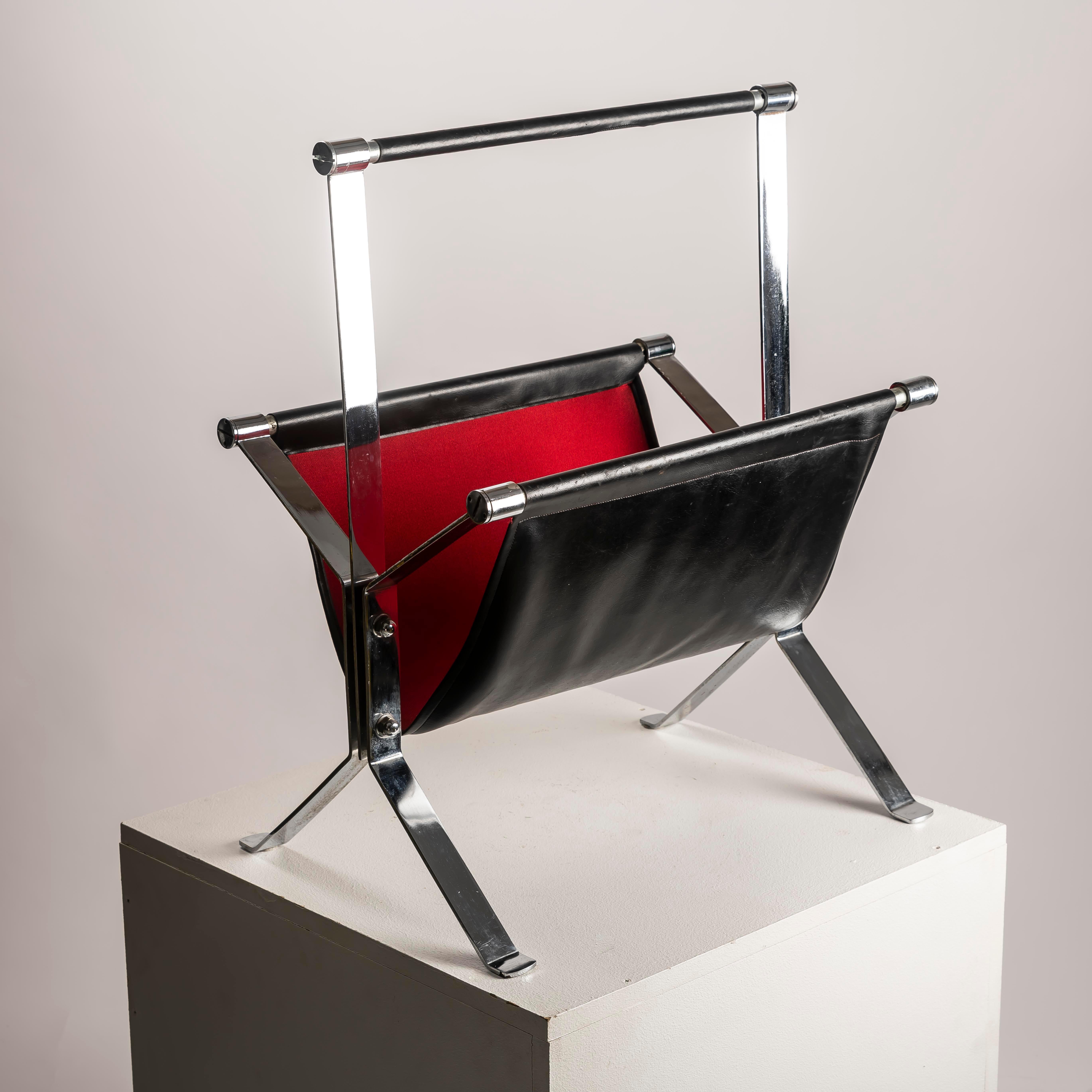 Leather Vintage italian Magazine Rack designed by Alessandro Albrizzi, Italy 1970s For Sale