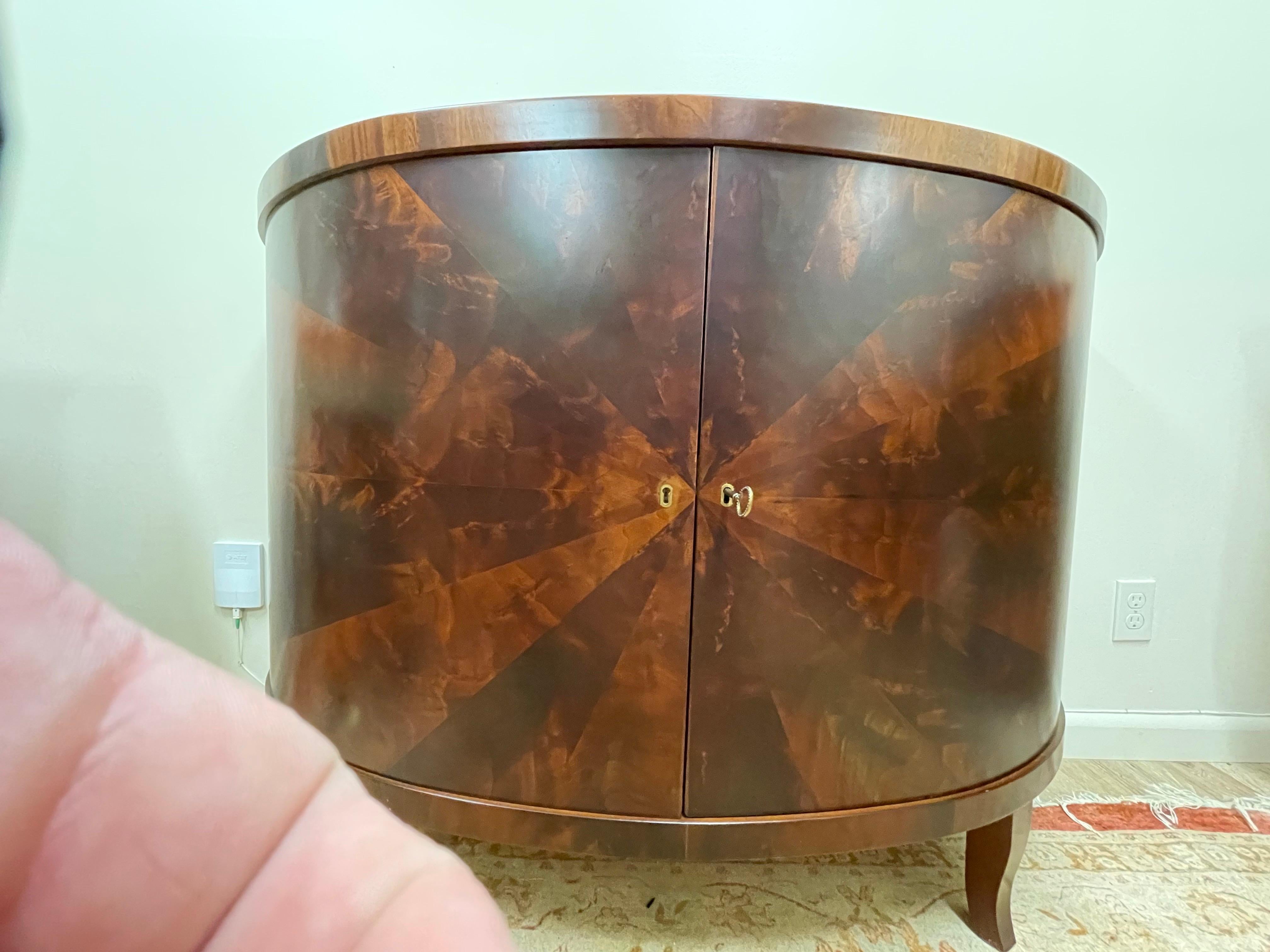 Mogano Armadio Demi Lune in mogano italiano d'epoca in vendita