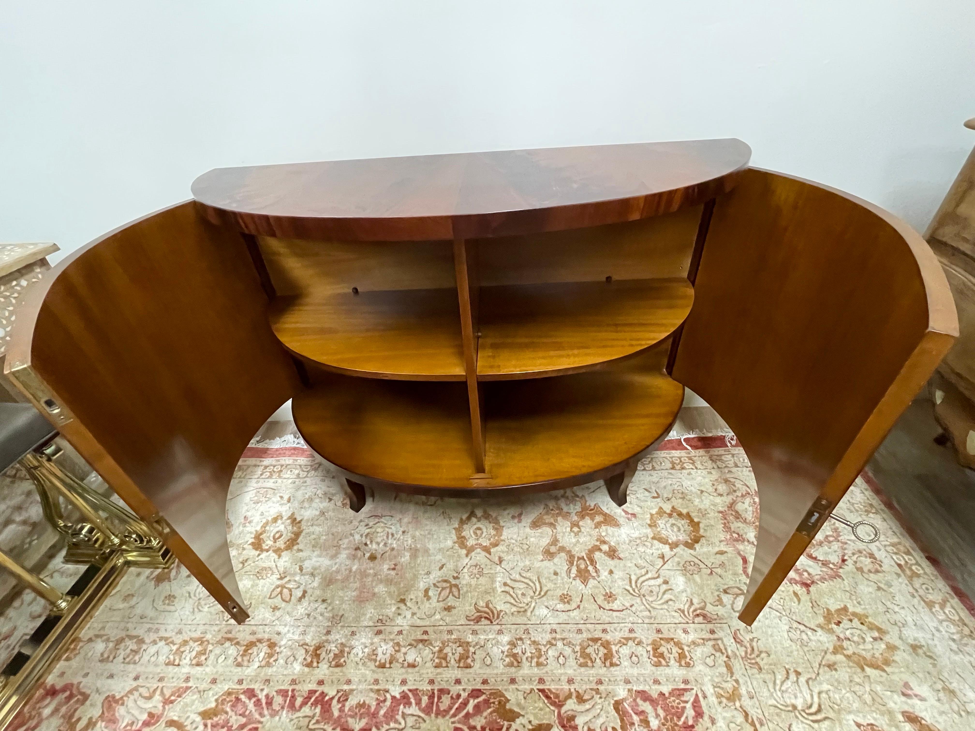 Armadio Demi Lune in mogano italiano d'epoca in vendita 1