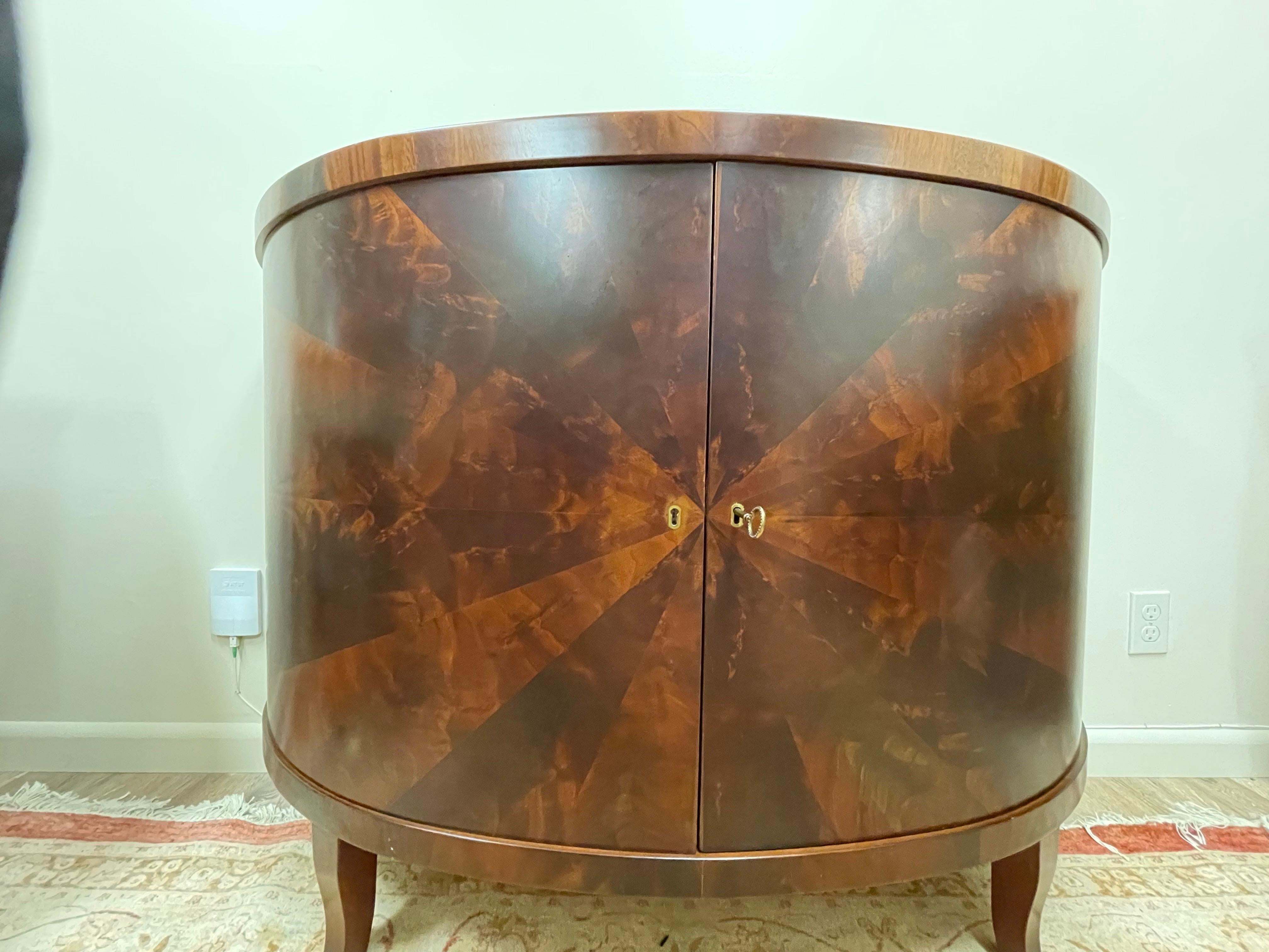 Armadio Demi Lune in mogano italiano d'epoca in vendita 2