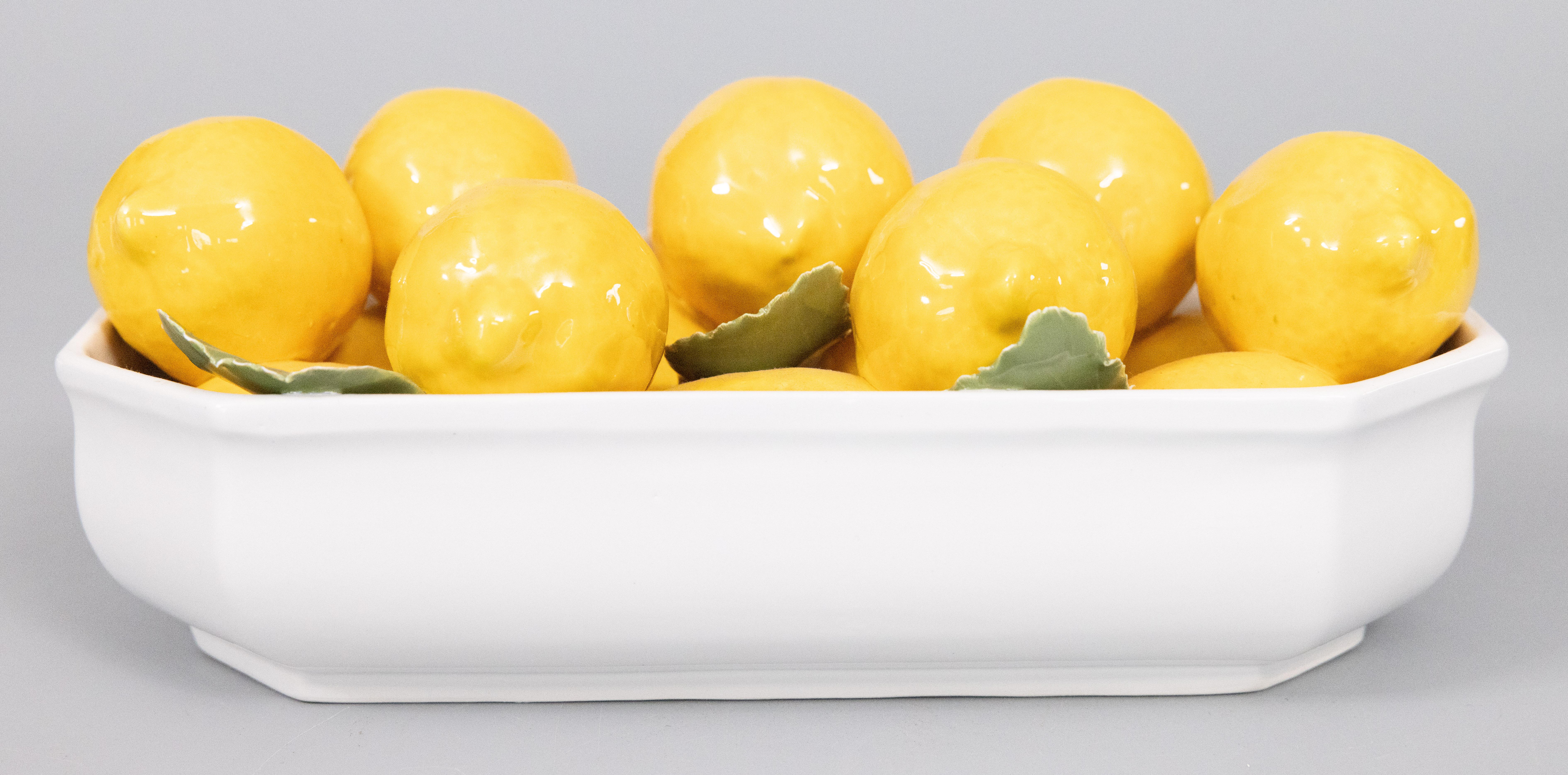 Centro de mesa de mayólica italiana vintage con limones Italiano en venta