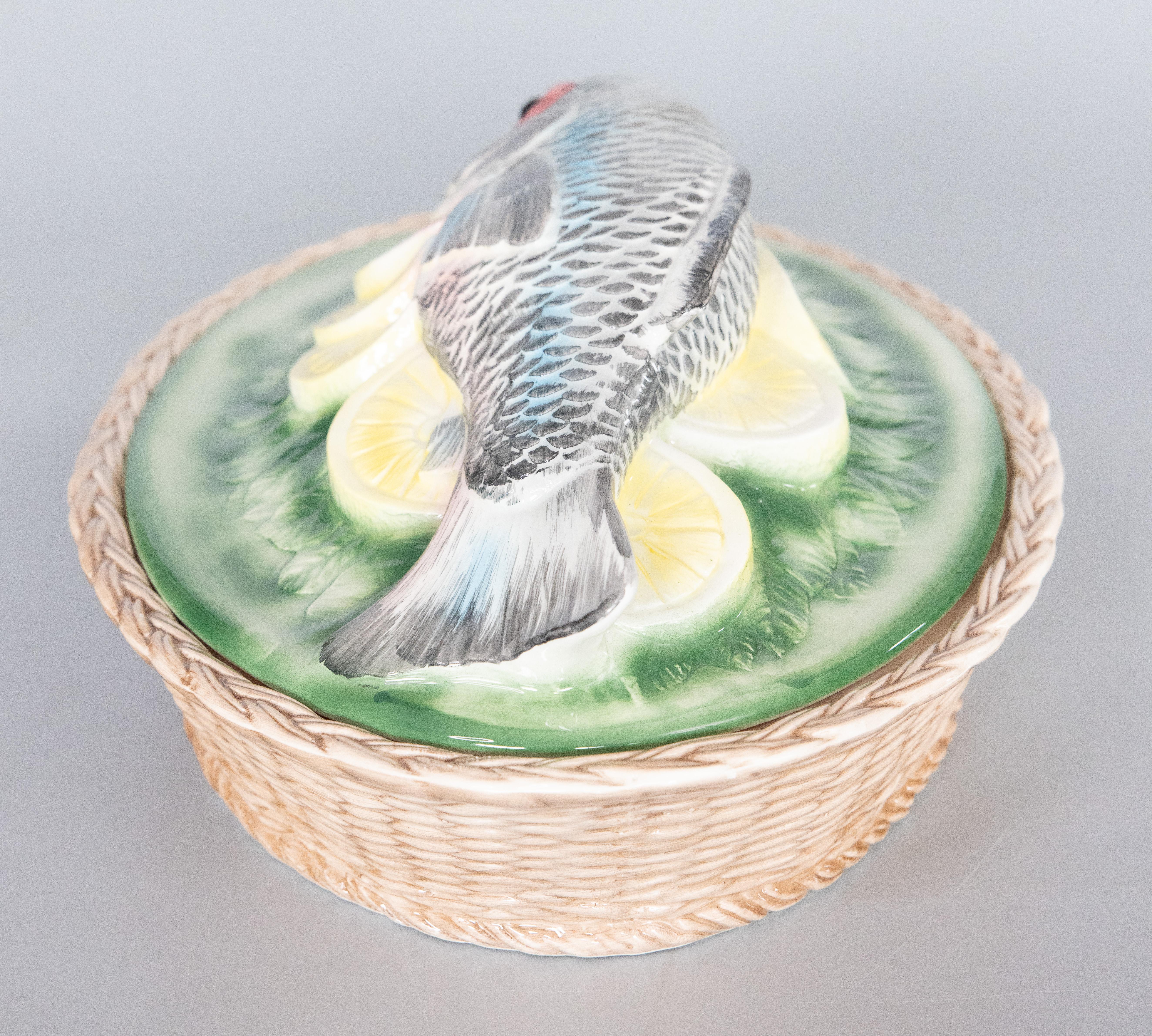 Vintage Italienisch Majolika Fisch Deckel Terrine Gericht Tafelaufsatz im Zustand „Gut“ im Angebot in Pearland, TX