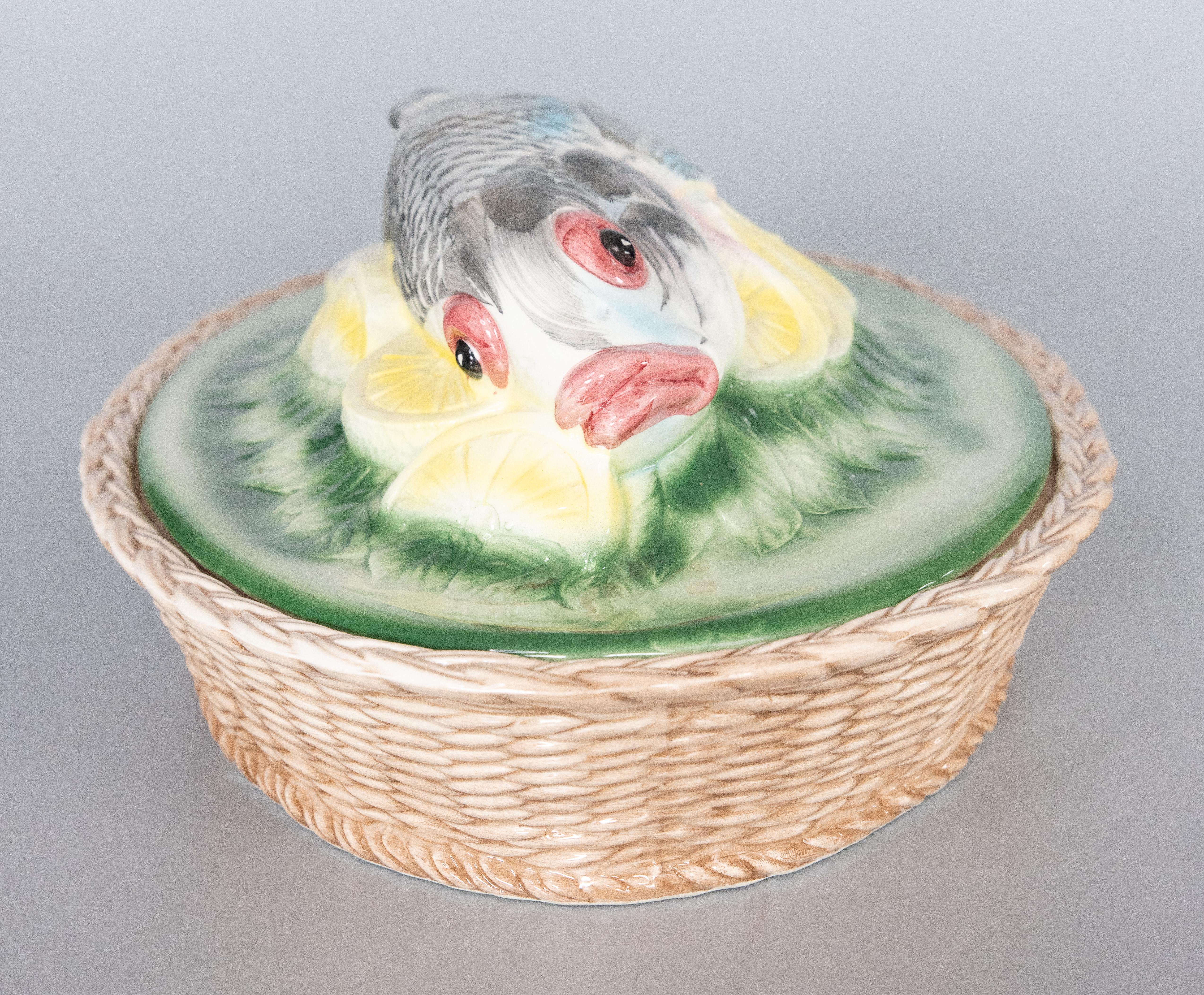 Vintage Italienisch Majolika Fisch Deckel Terrine Gericht Tafelaufsatz (20. Jahrhundert) im Angebot