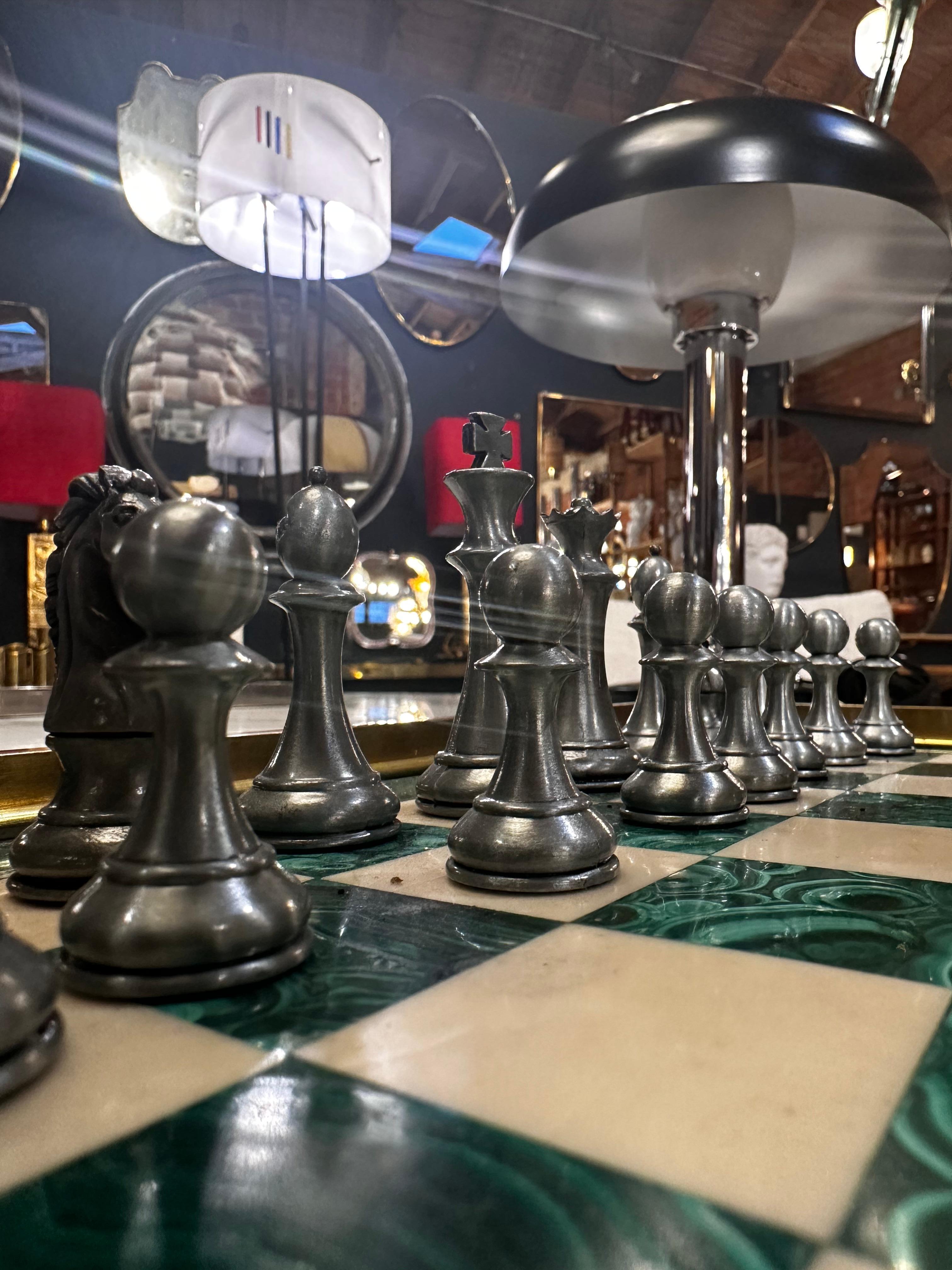 Grand jeu d'échecs italien vintage en malachite avec Pieces Meta 1960s Bon état à Los Angeles, CA