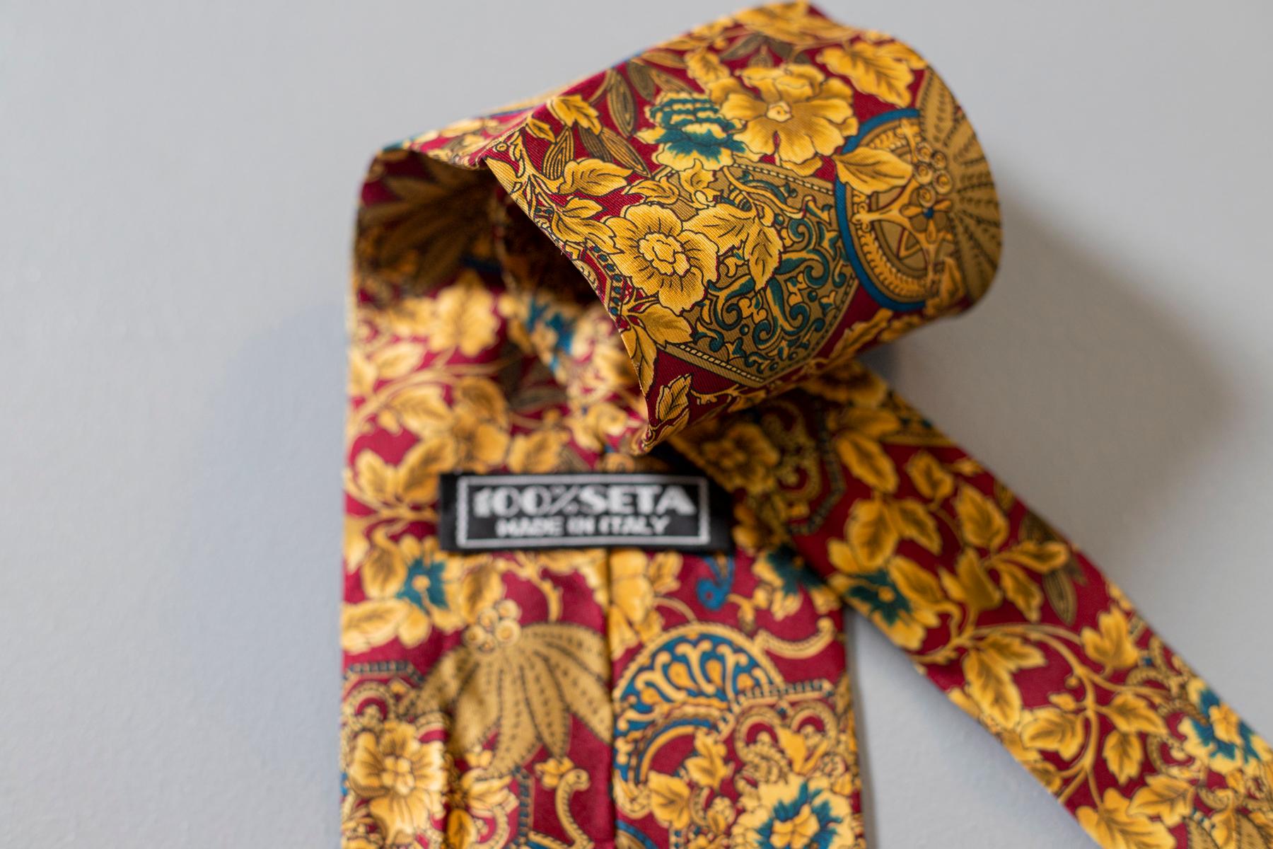 Marron Cravate vintage italienne 100 % soie avec motifs cachemire en vente