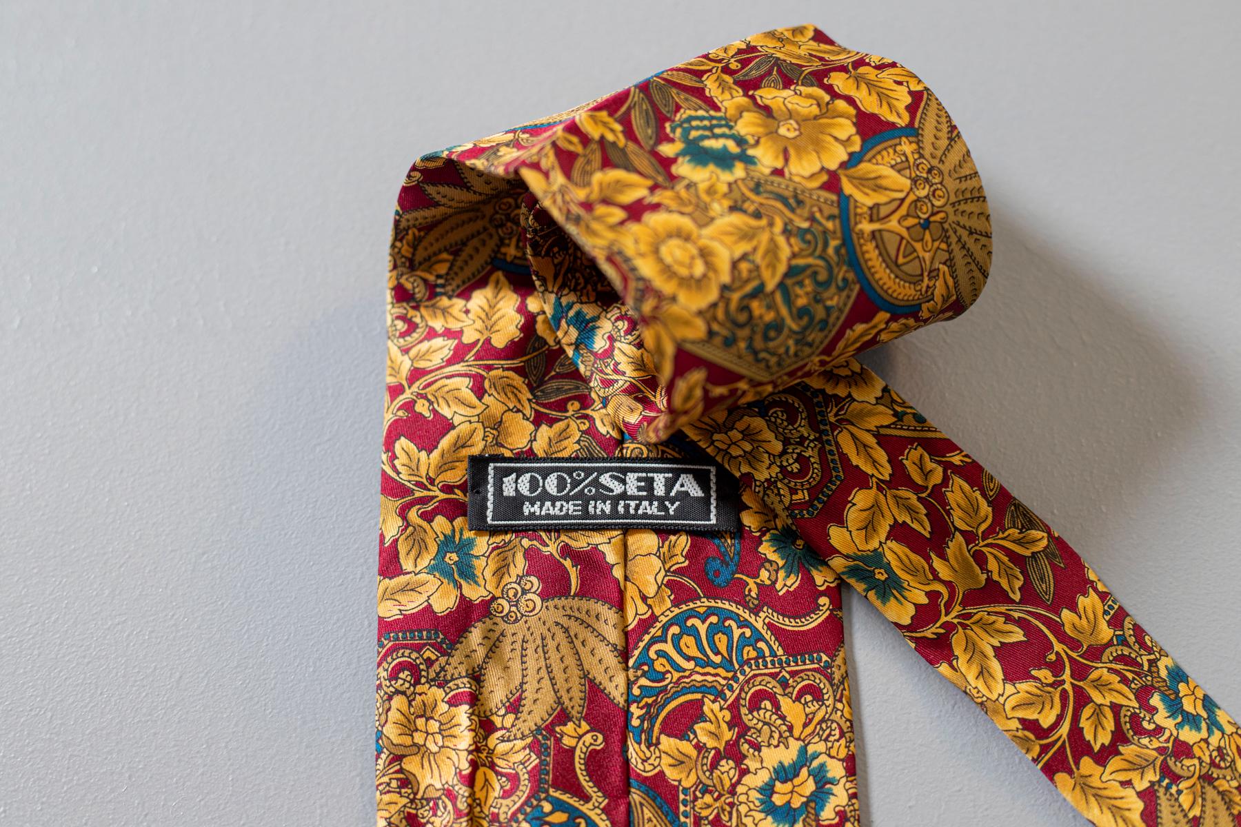 Vintage Italian manufacture 100% silk tie with paisley motifs For Sale at  1stDibs