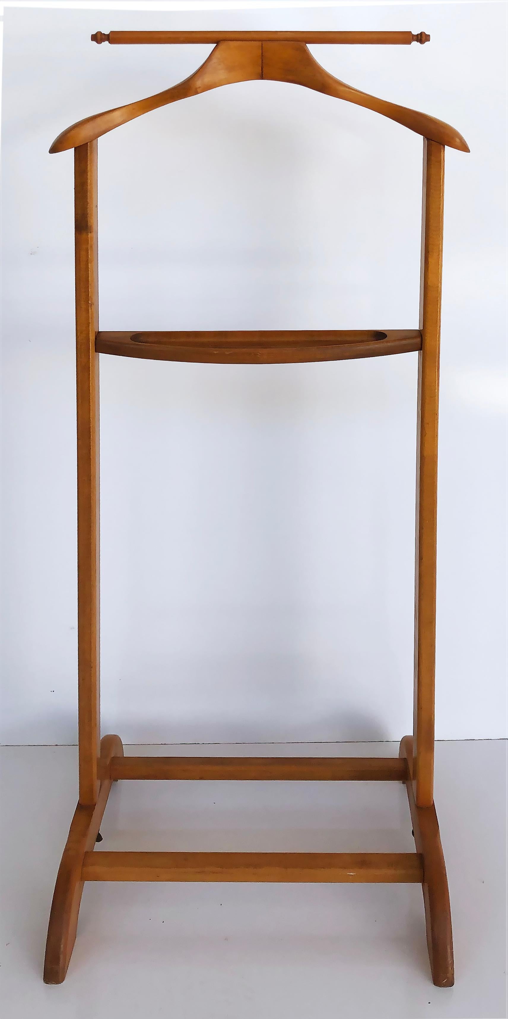 Vintage Italian Maple Wood Valet and Suit clothes stand

Offered for sale is a vintage men's maple clothing valet stand attributed to Fratelli Reguitti. The stand has a bar for hanging trousers, a coat hanger for a suit jacket, and also has a