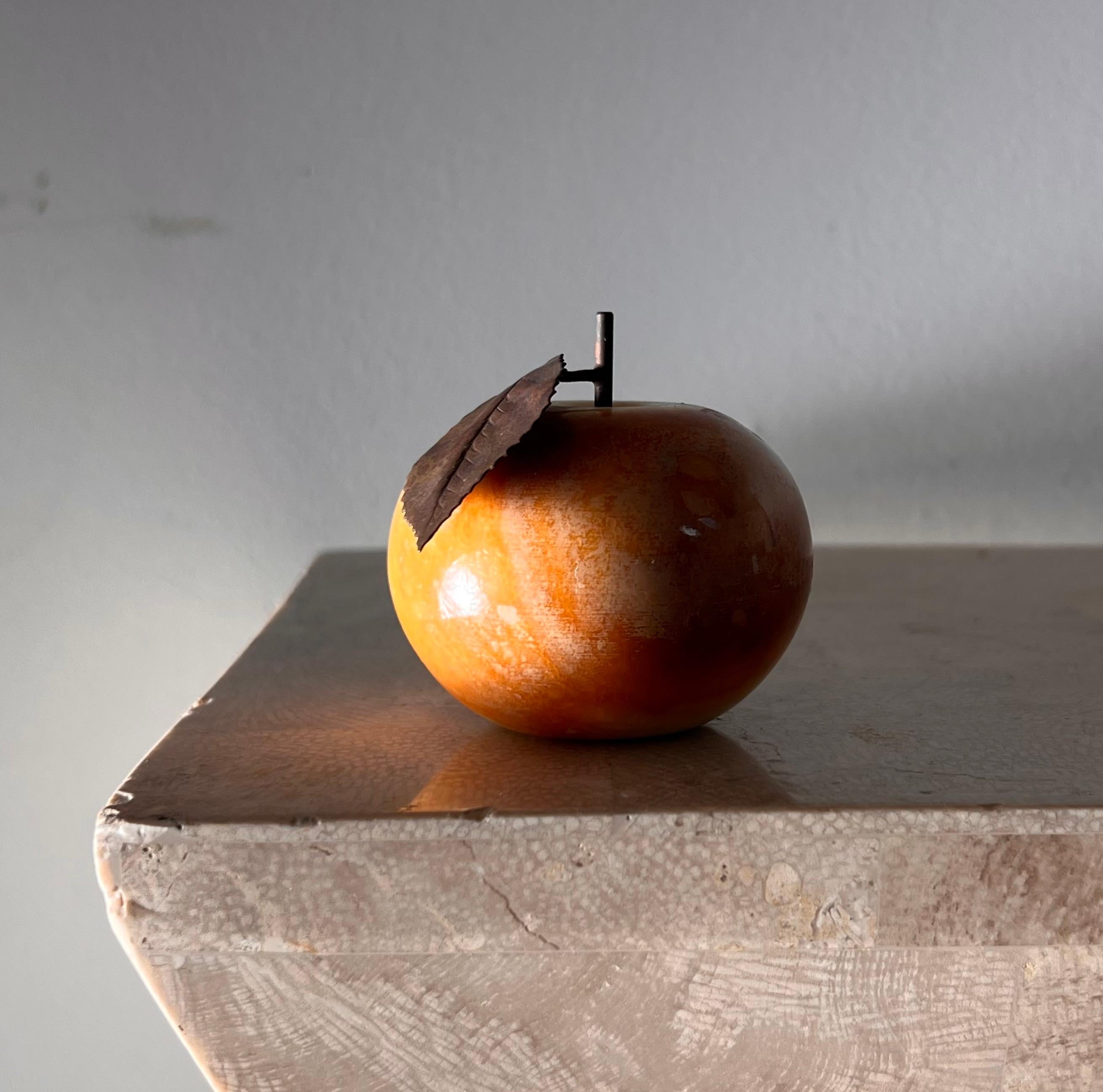 Vintage Italian marble alabaster apple with bronze leaf, by Ducceschi, 20th c For Sale 10