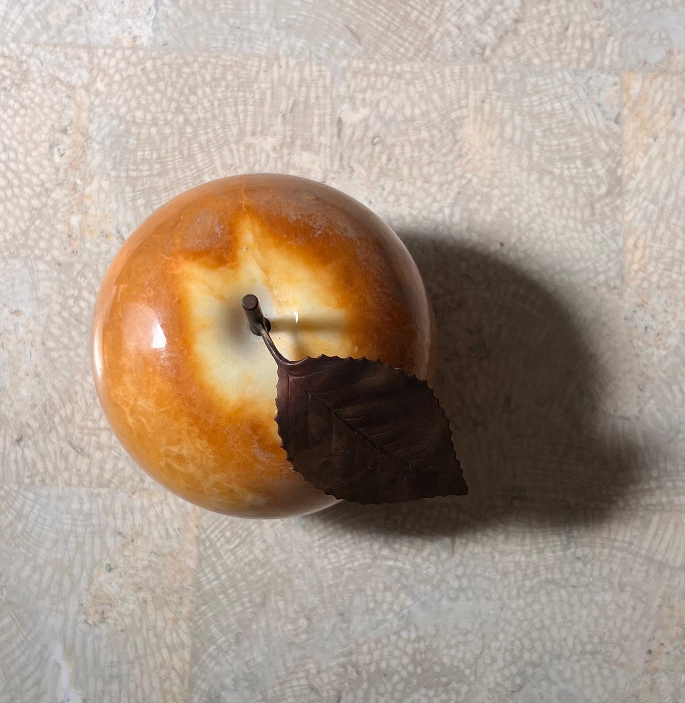 Vintage Italian marble alabaster apple with bronze leaf, by Ducceschi, 20th c For Sale 12