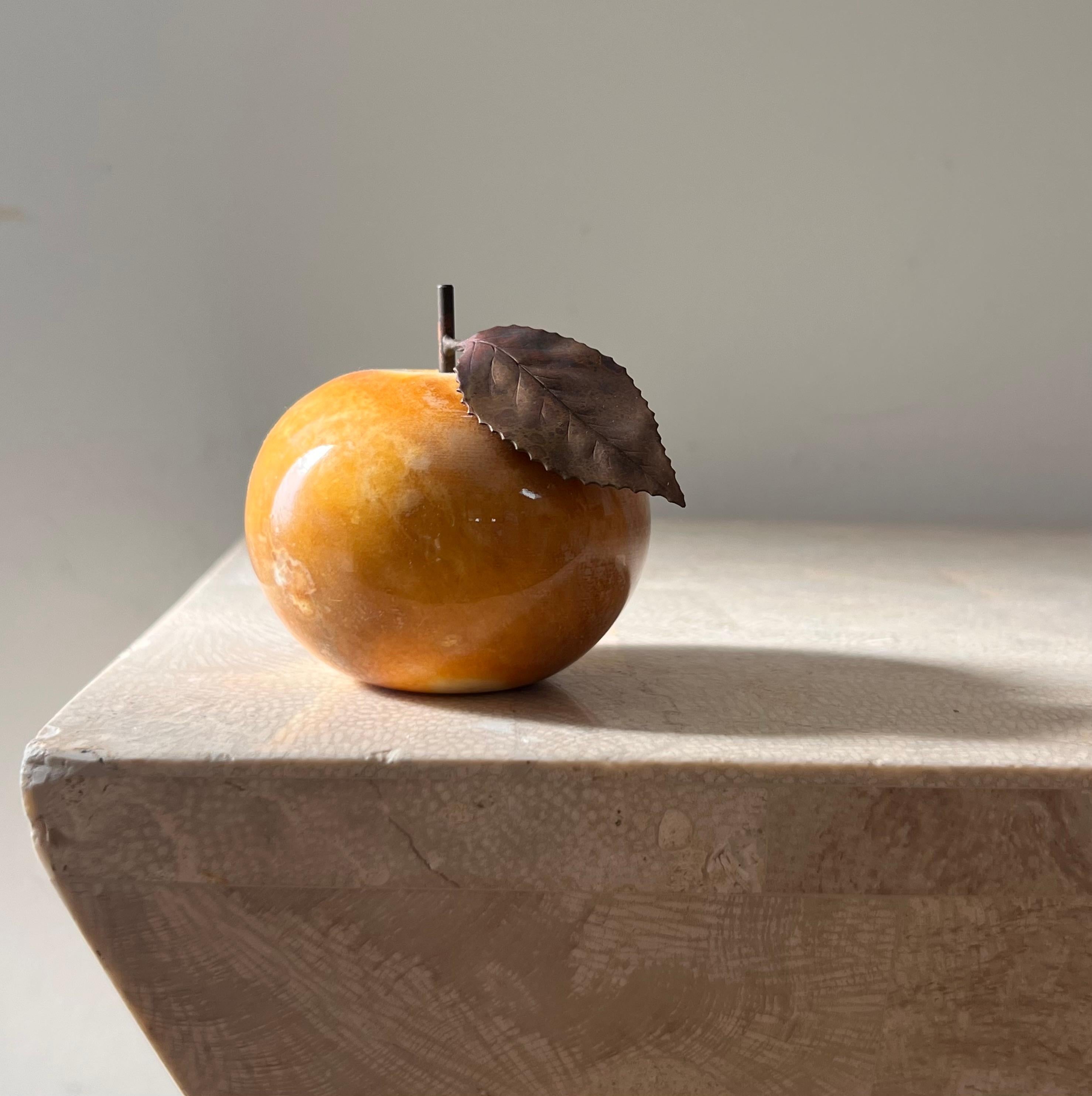 Vintage Italian marble alabaster apple with bronze leaf, by Ducceschi, 20th c For Sale 13