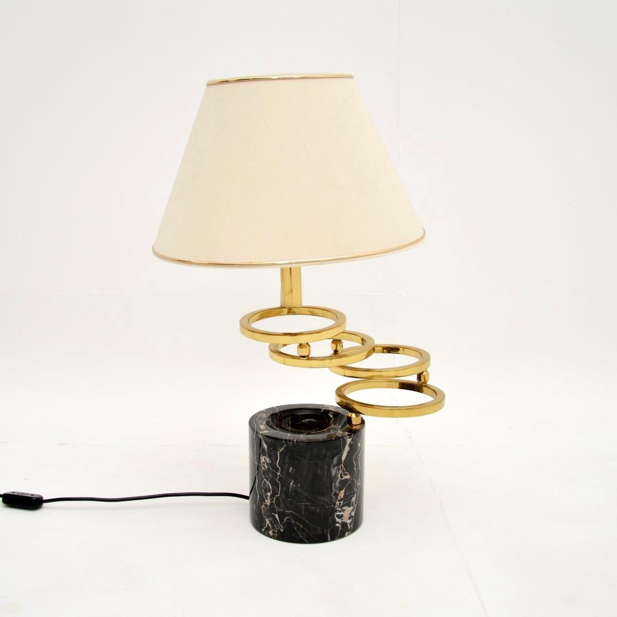 Lámpara de mesa italiana vintage de mármol y latón de Banci Firenze Moderno de mediados de siglo en venta