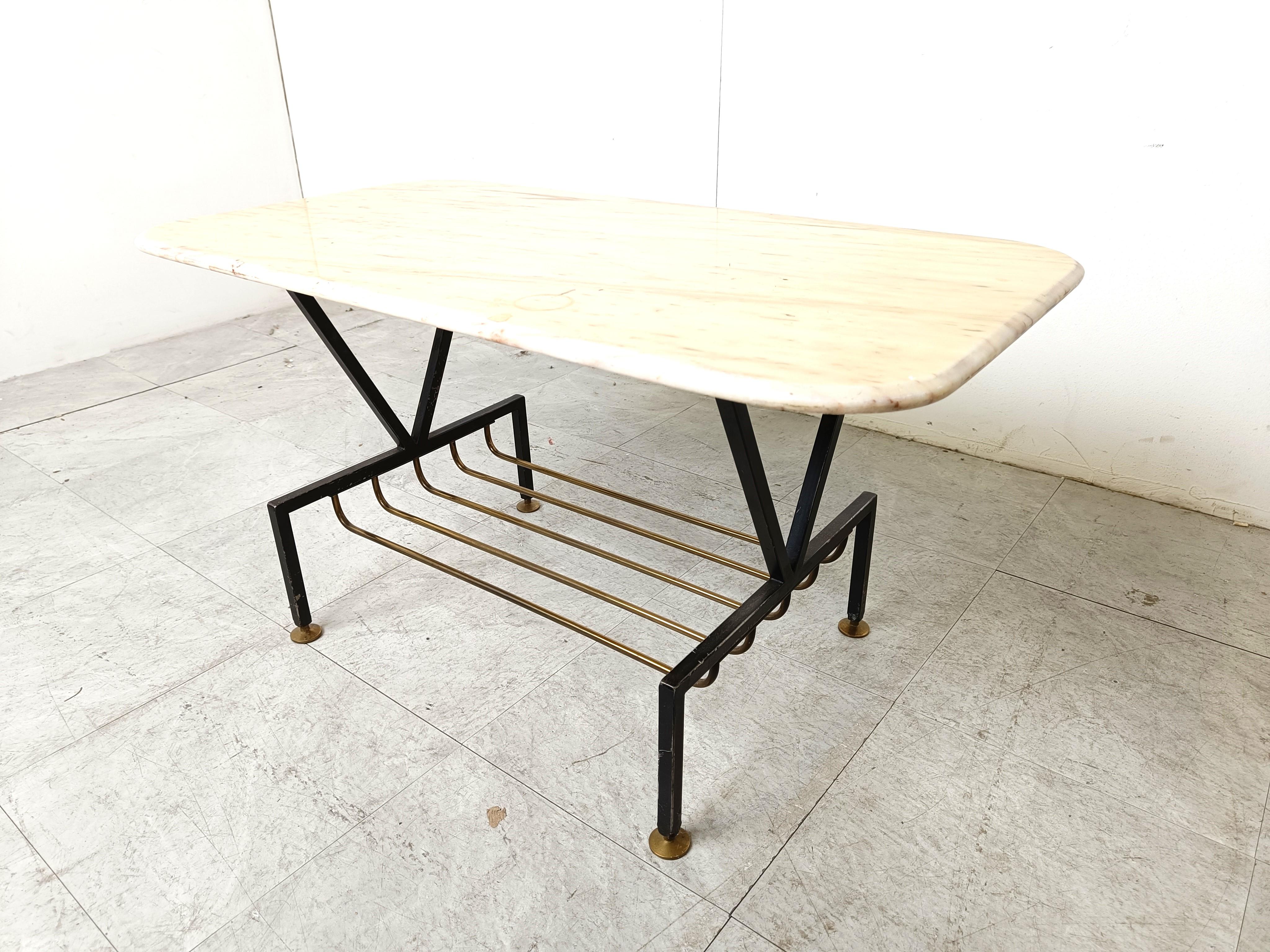 Mid century italian marble coffee table with a white marble top and a brass and black metal base.

Made in italy in the 1950s.

Very elegant coffee table

1950s - Italy 

Very good condition

Height: 42cm/16.53