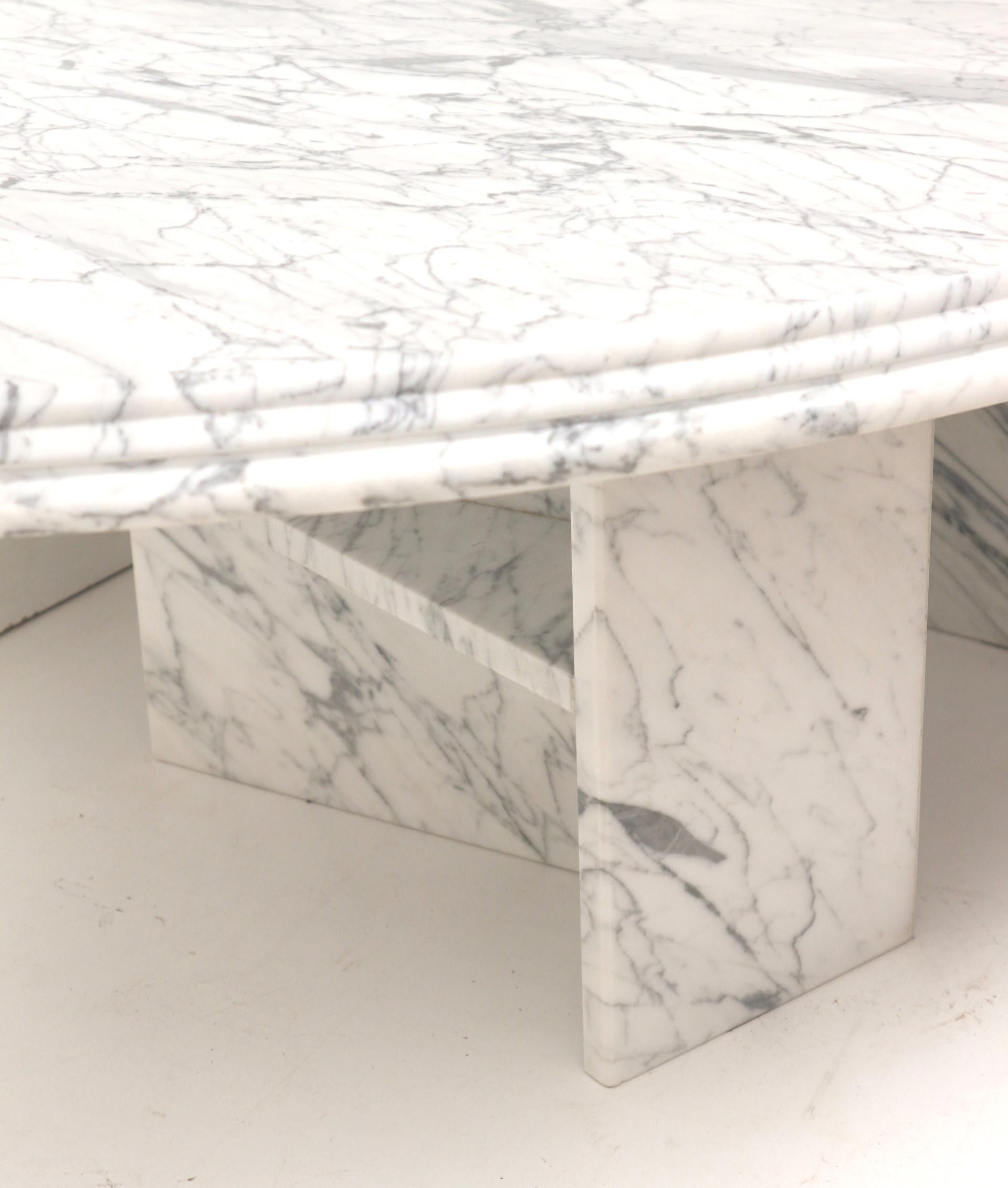 Late 20th Century Vintage Italian marble coffee table from the 1970s For Sale