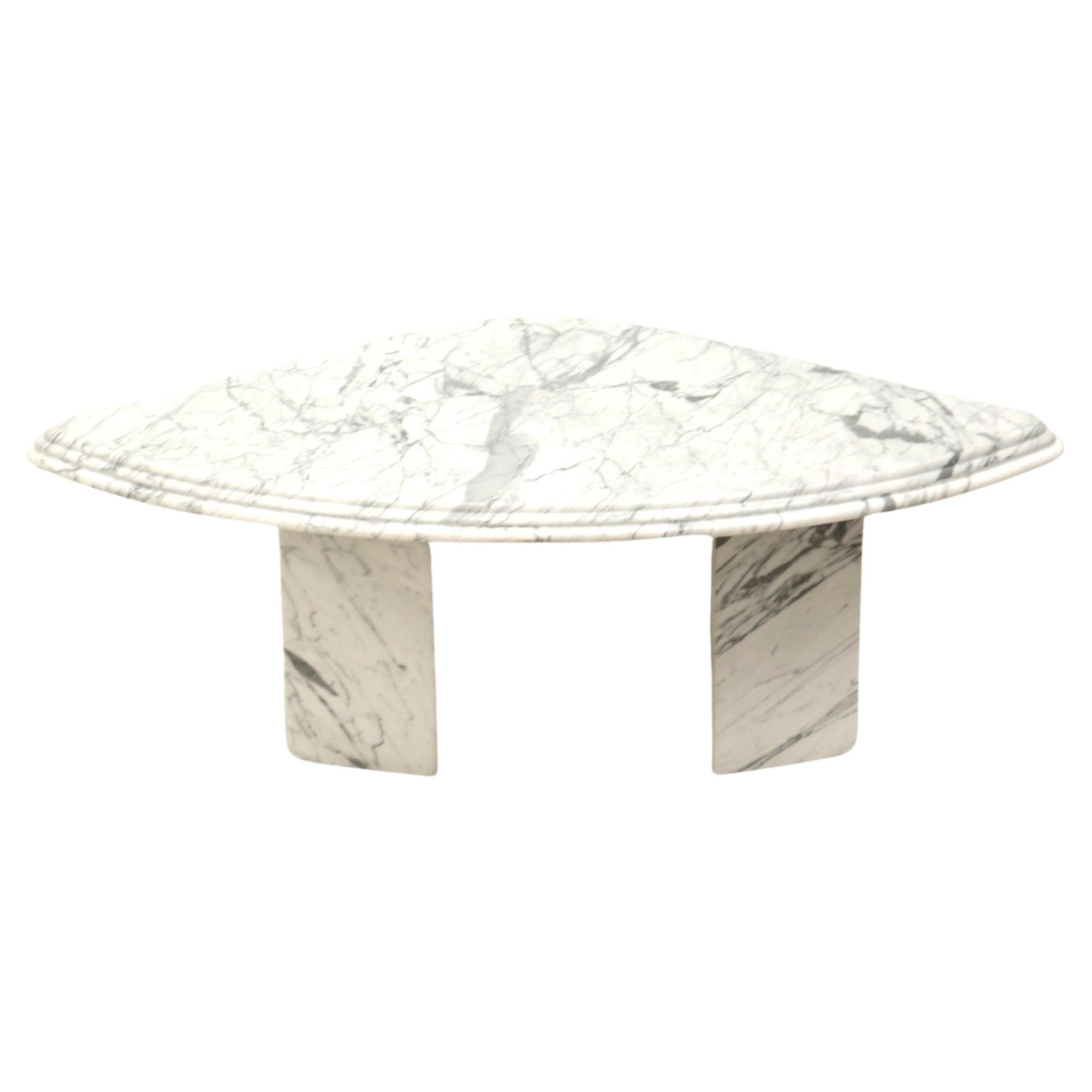 Vintage Italian marble coffee table from the 1970s For Sale
