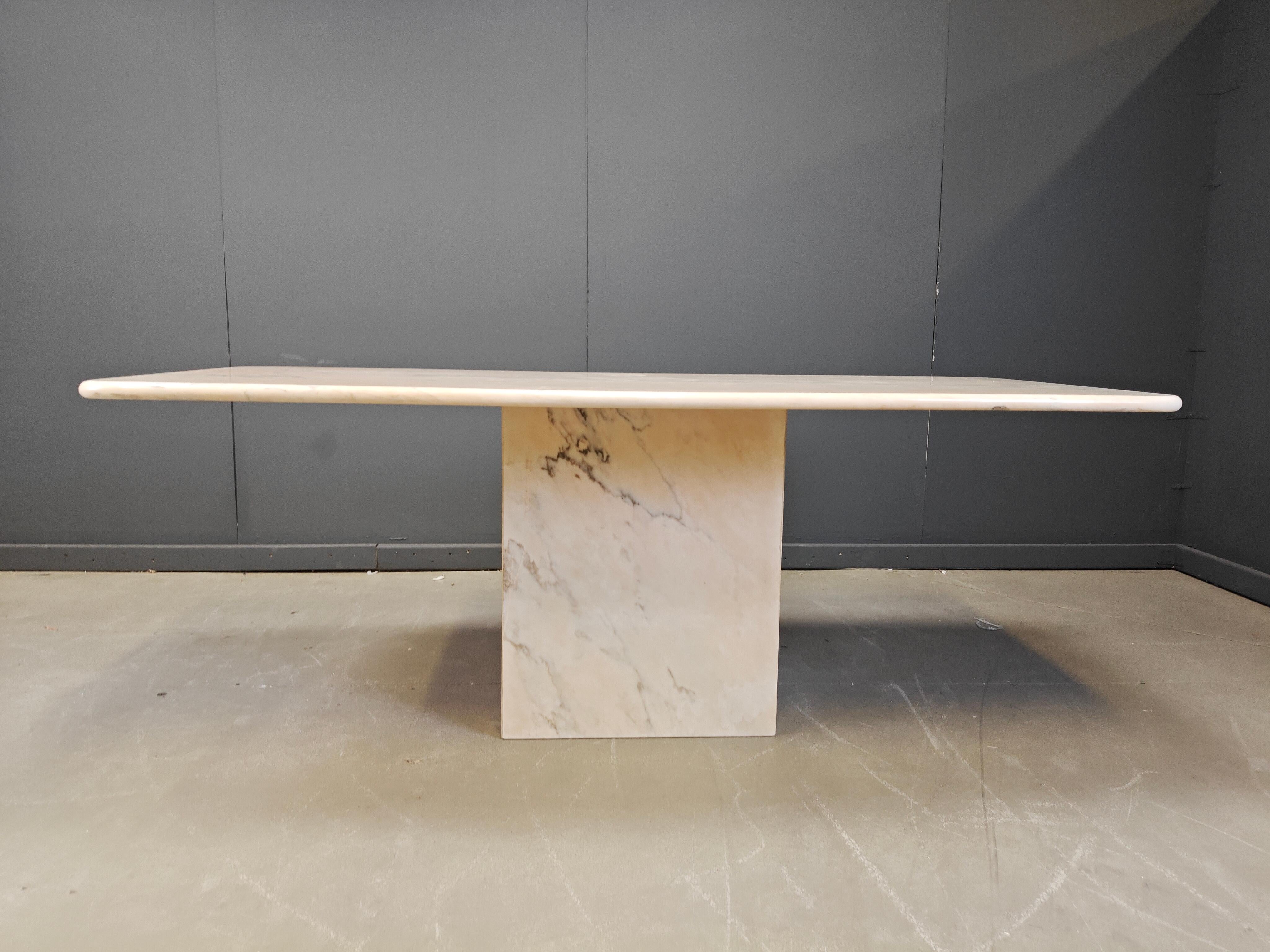 Table de salle à manger vintage en marbre italien, 1970 en vente 4