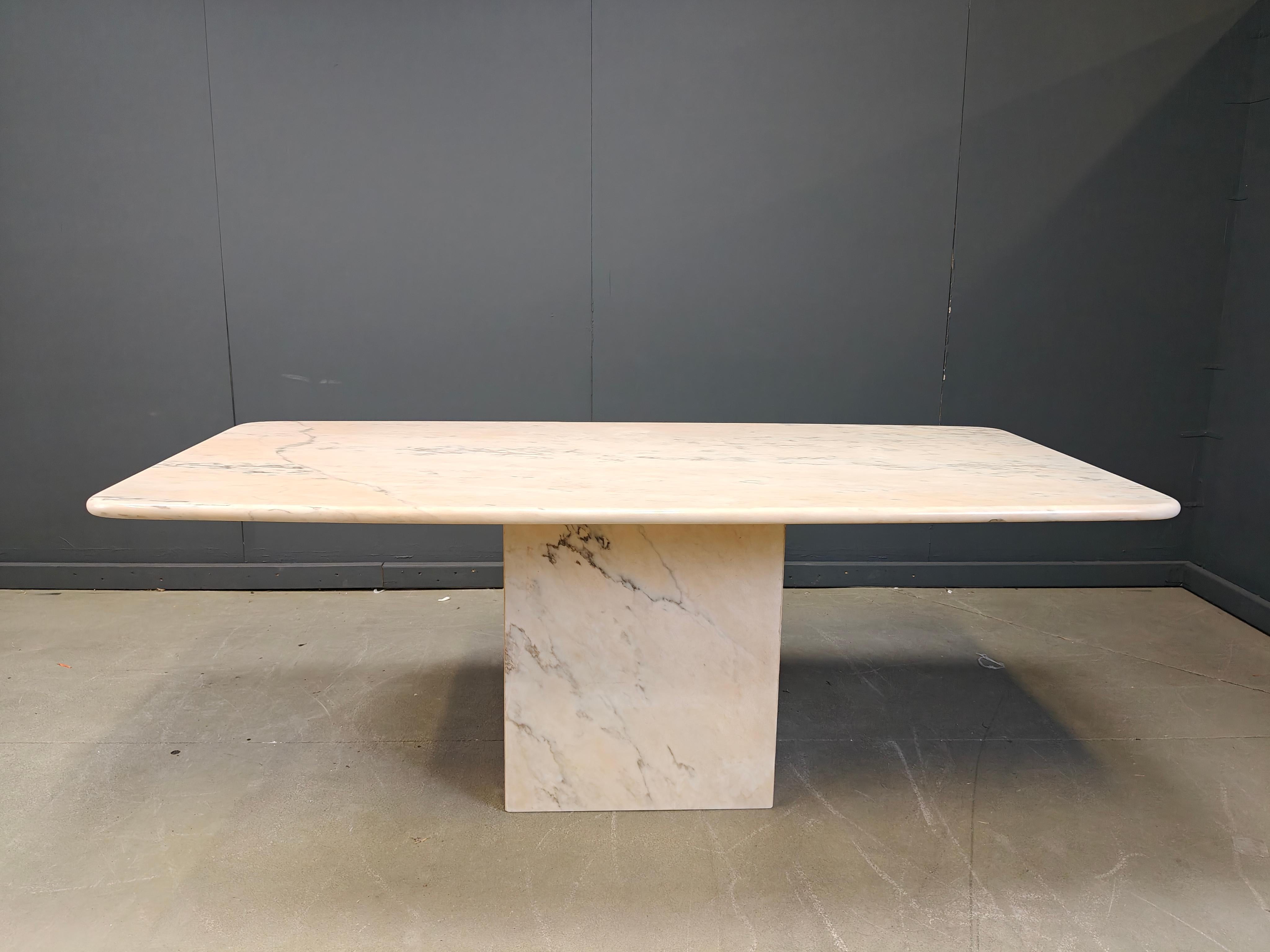 Table de salle à manger vintage en marbre italien, 1970 en vente 5