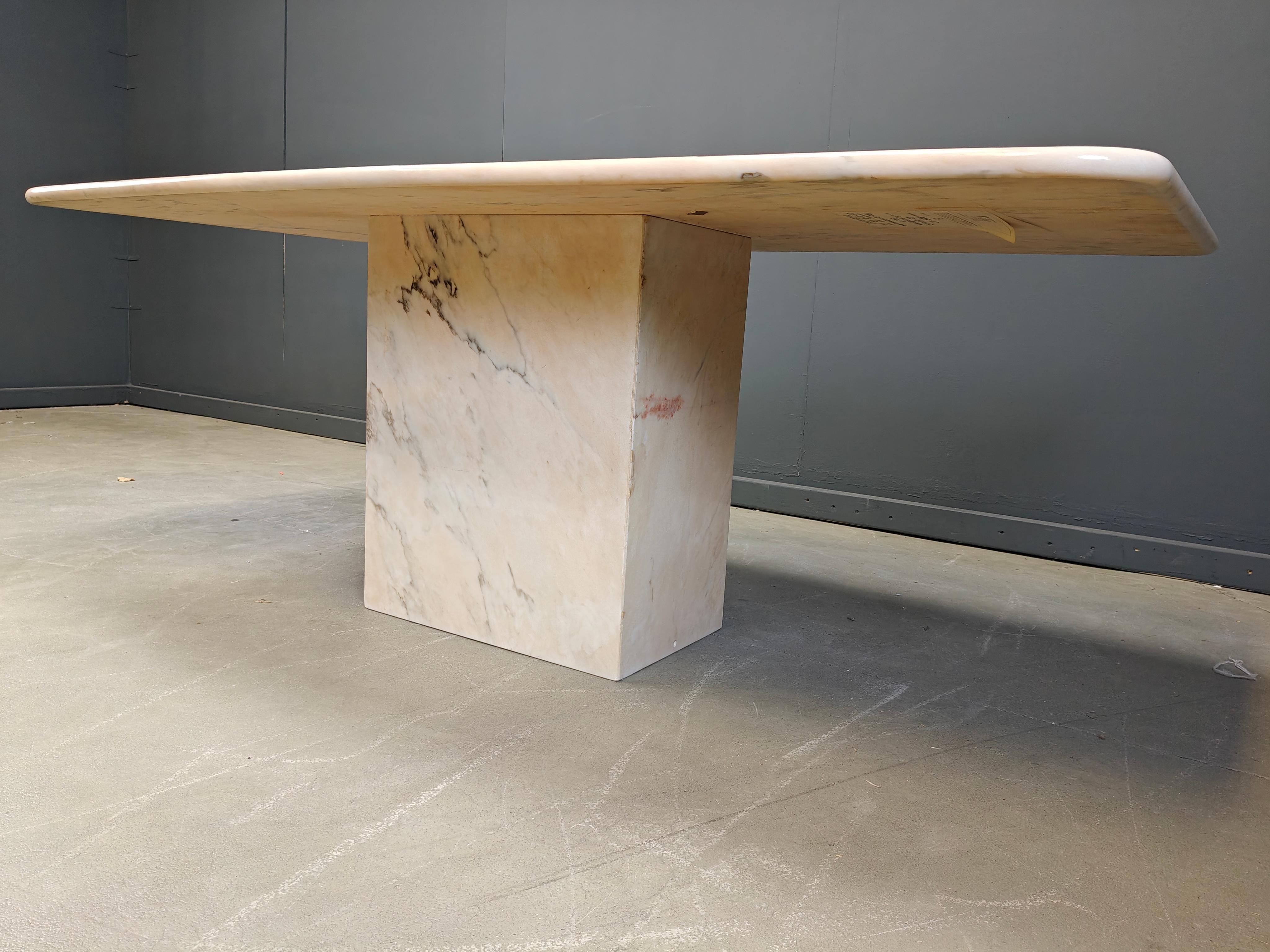 Table de salle à manger vintage en marbre italien, 1970 Bon état - En vente à Leuven, Vlaams Gewest