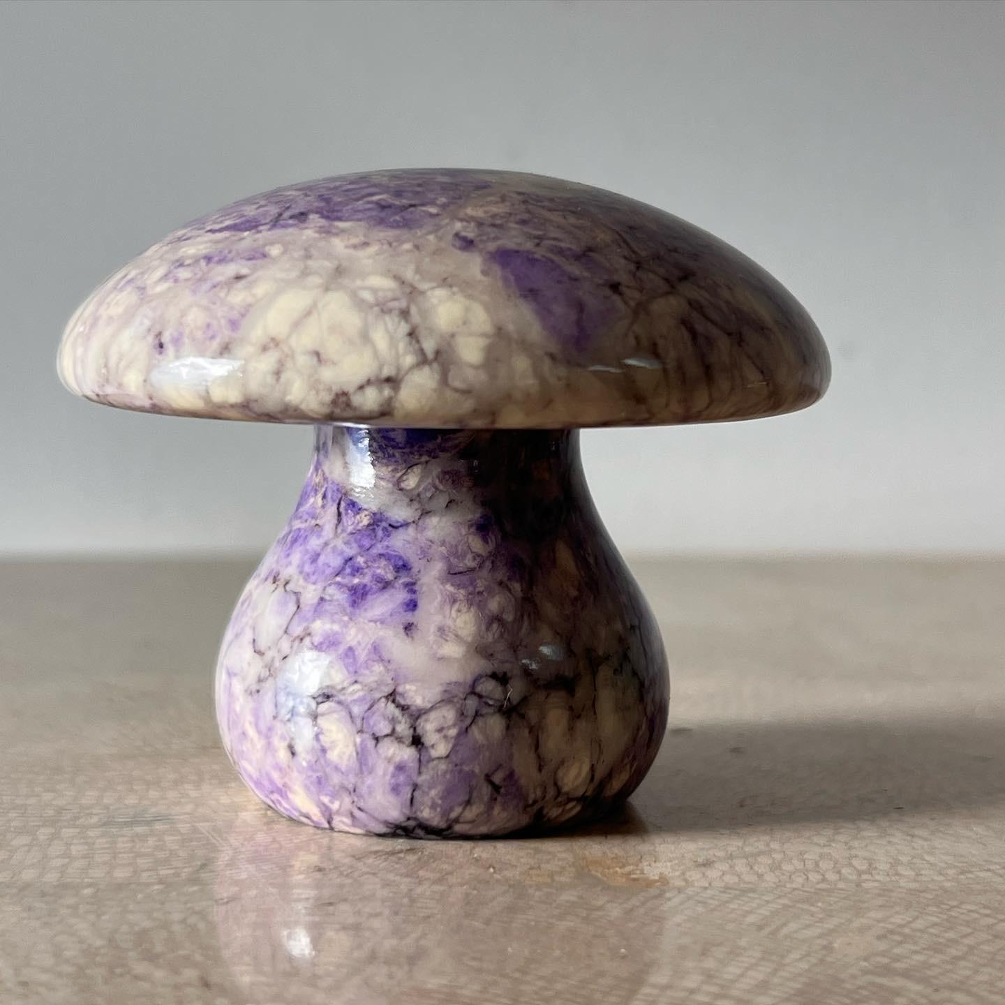 Vintage Italian marble mushroom paperweight in lavender, 1960s For Sale 3
