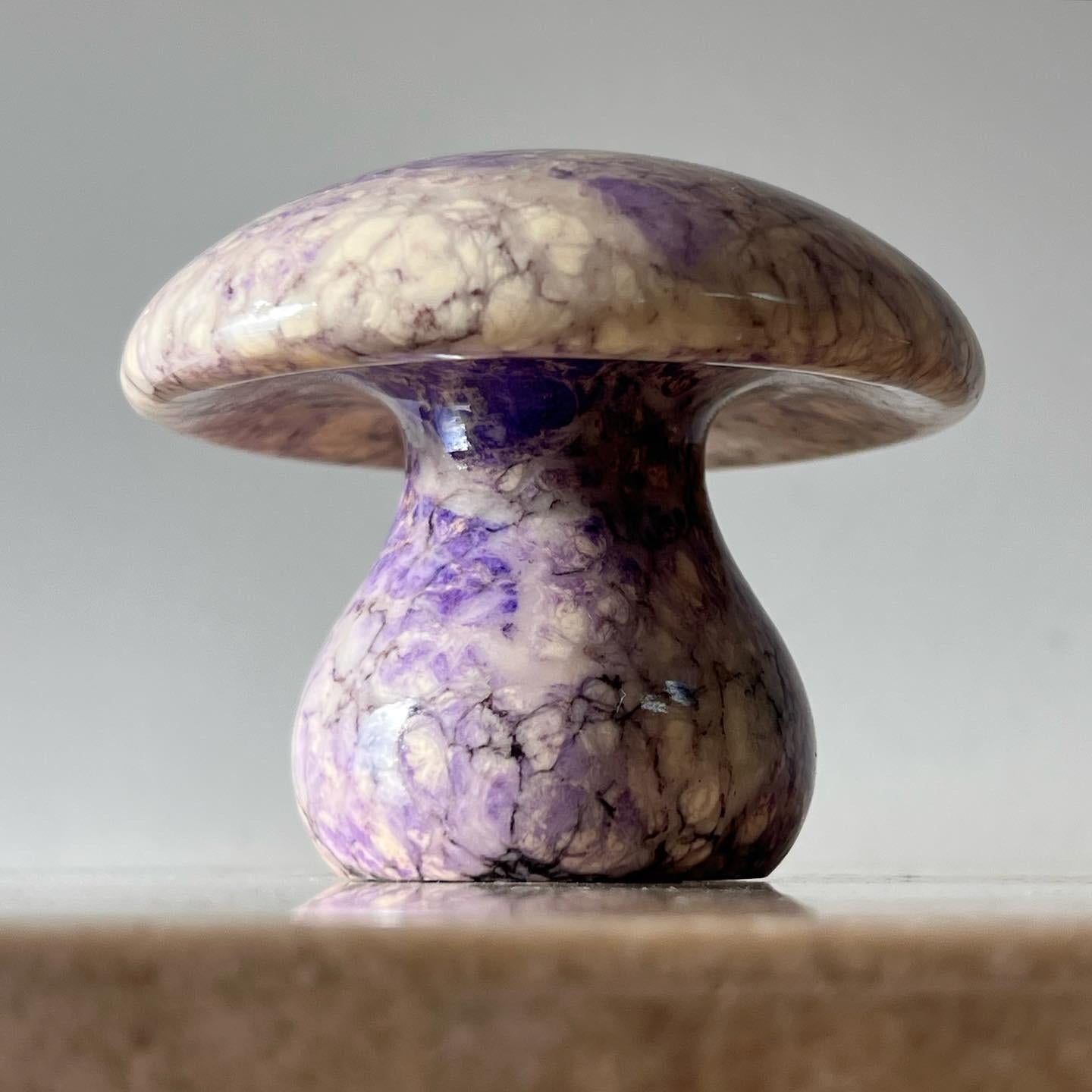 Hand-Carved Vintage Italian marble mushroom paperweight in lavender, 1960s For Sale