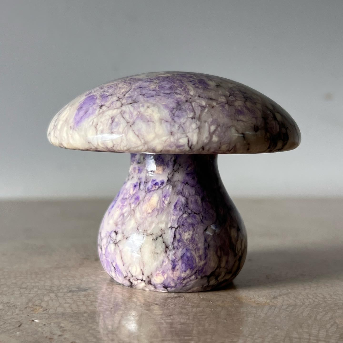 Mid-20th Century Vintage Italian marble mushroom paperweight in lavender, 1960s For Sale